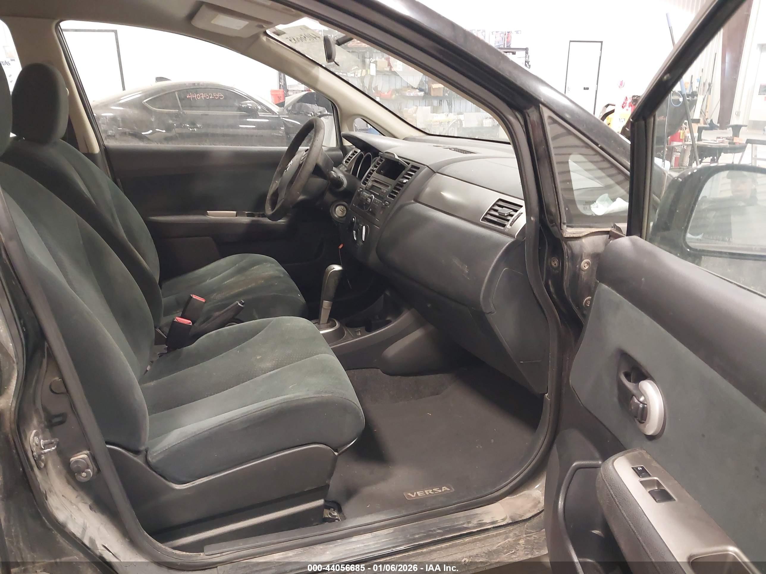 NISSAN VERSA image 5