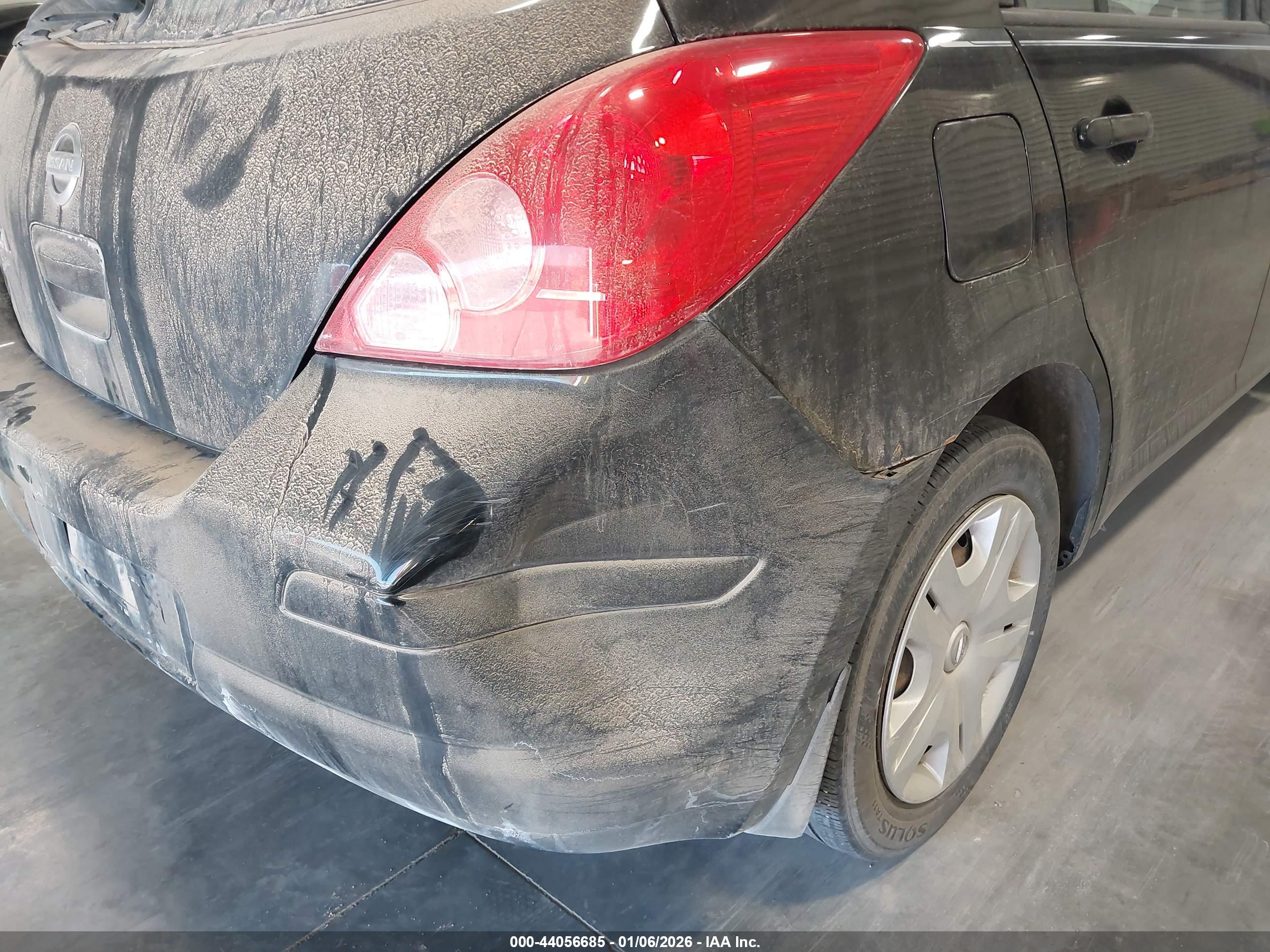 NISSAN VERSA image 6