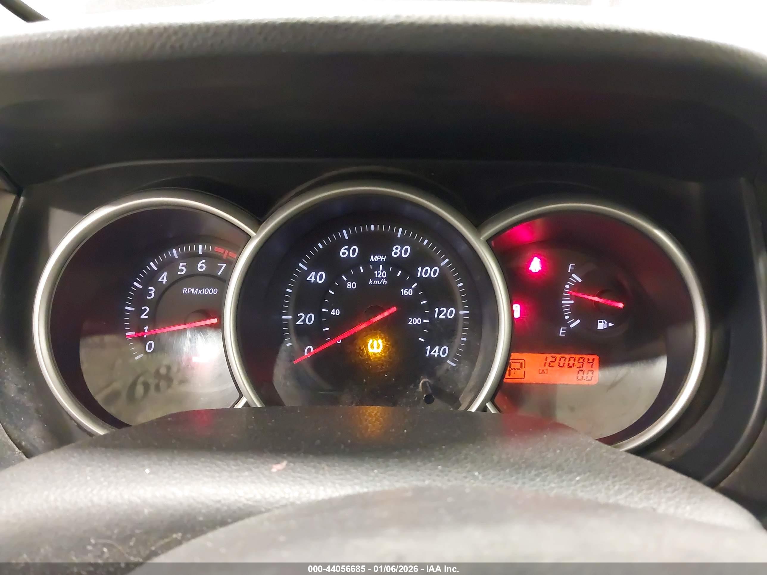 NISSAN VERSA image 7