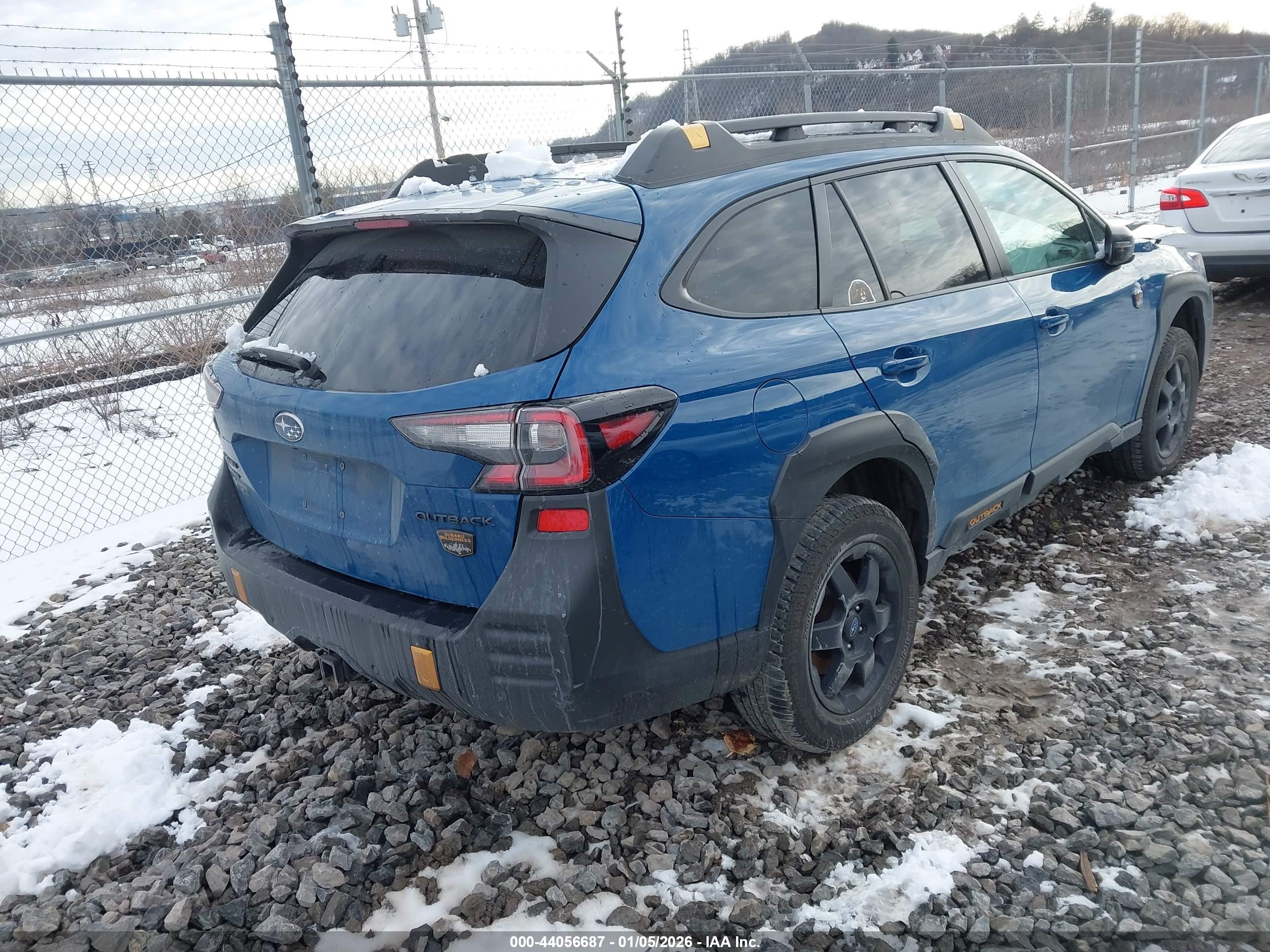 SUBARU OUTBACK image 4