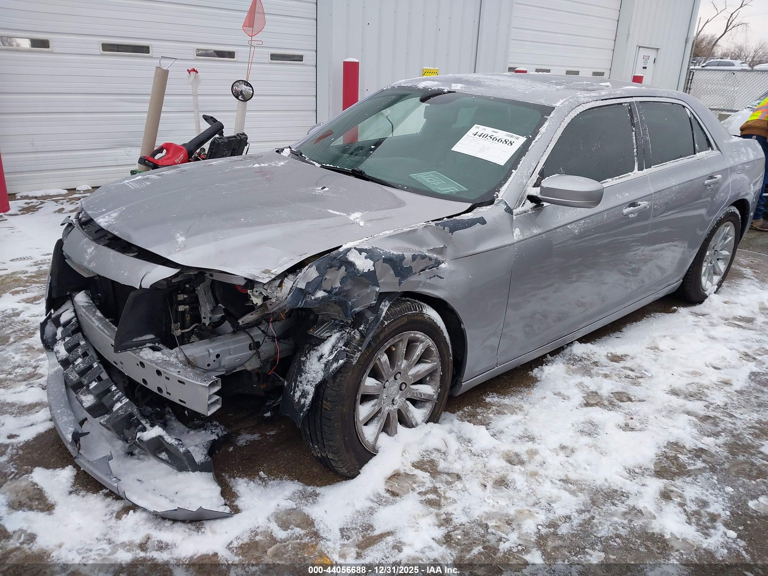 CHRYSLER 300 image 2