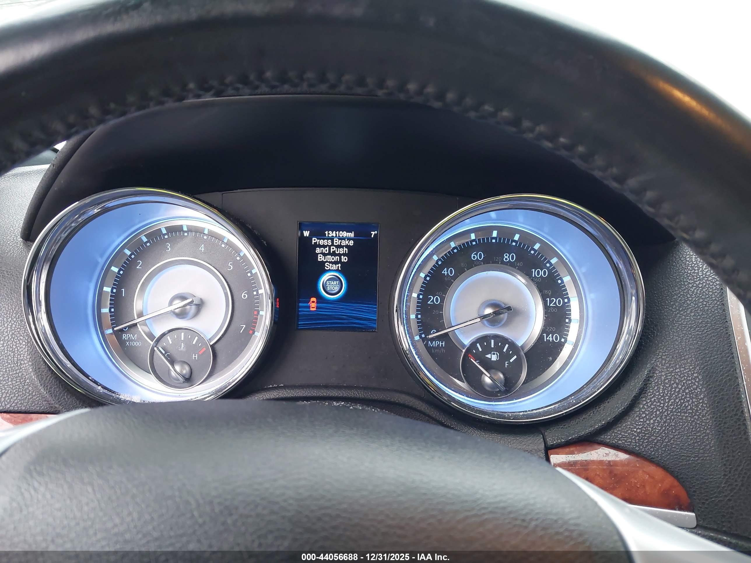 CHRYSLER 300 image 7
