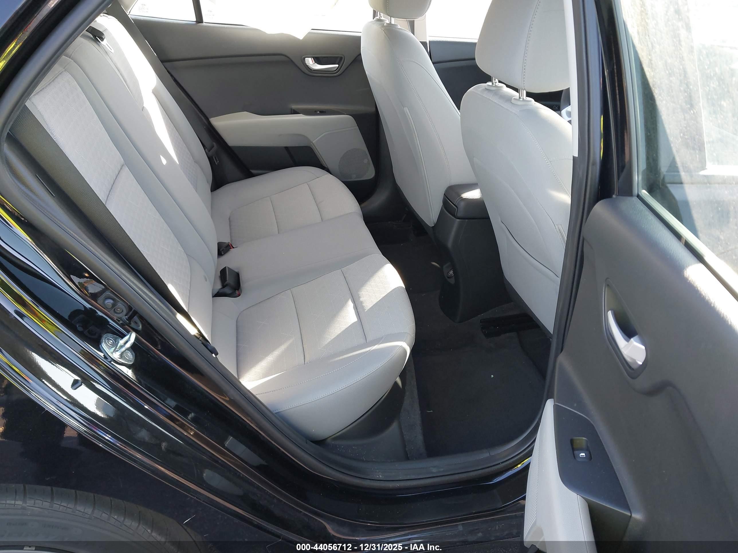 KIA RIO image 8
