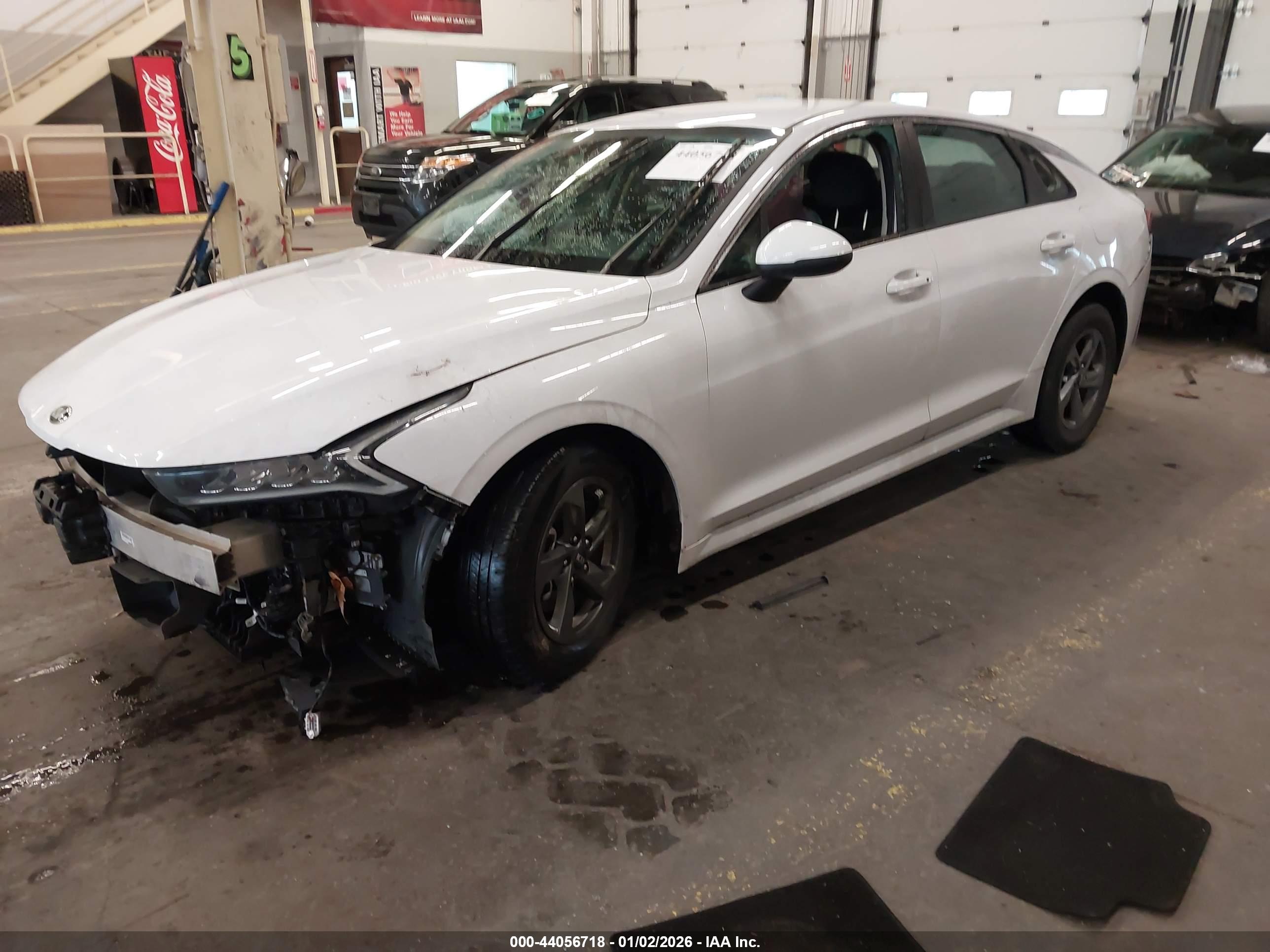 KIA K5 image 2