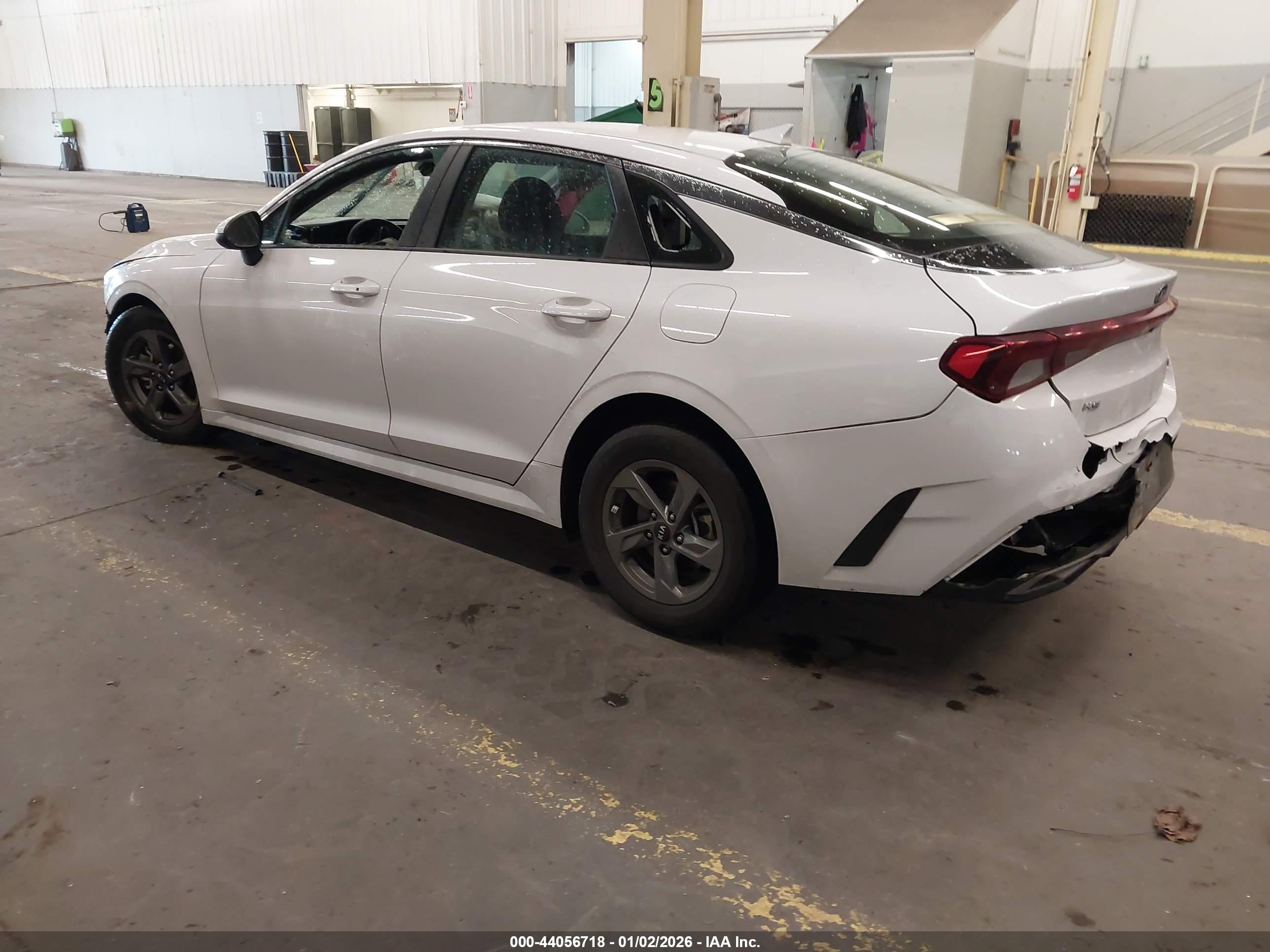 KIA K5 image 3