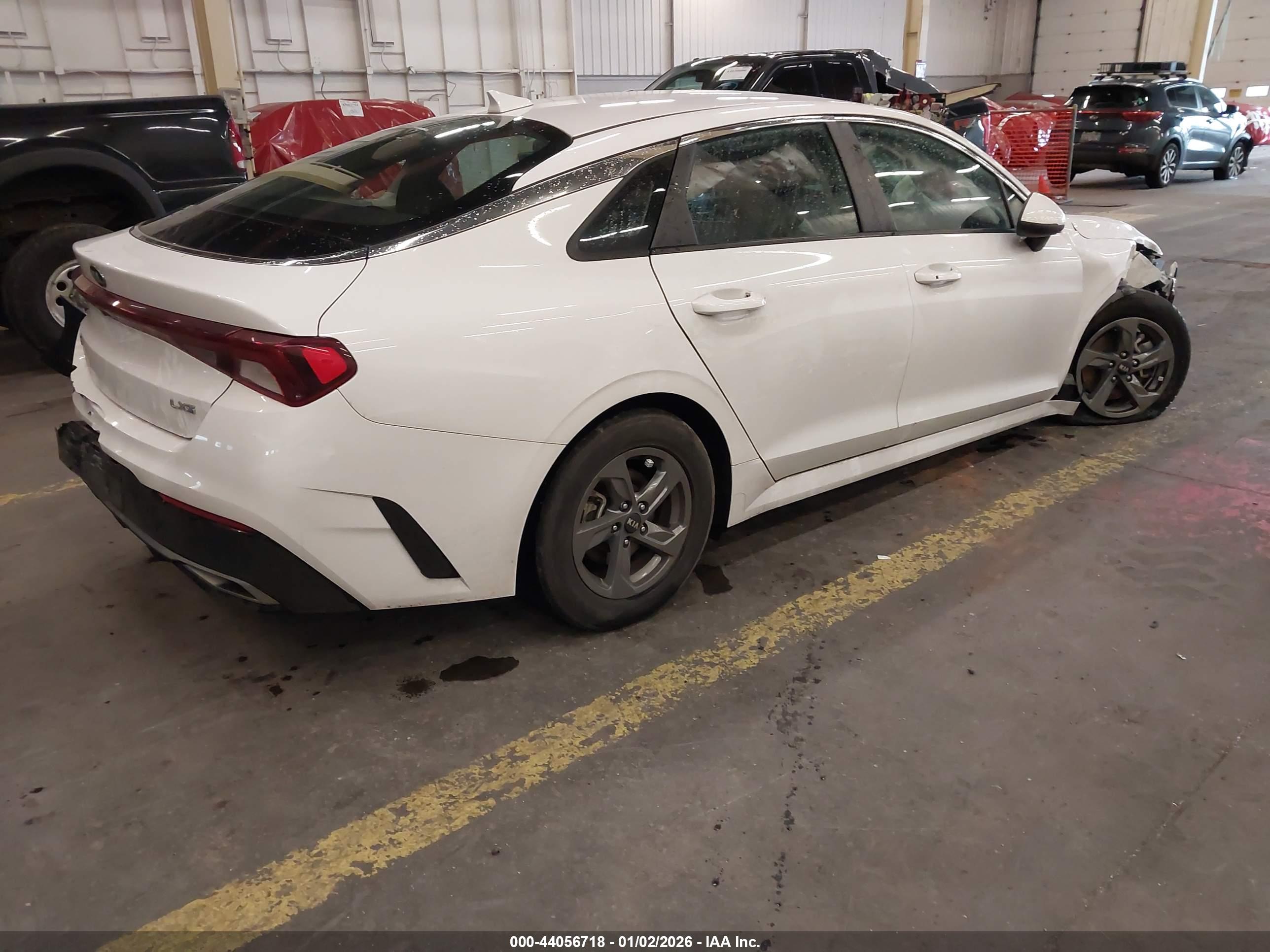 KIA K5 image 4