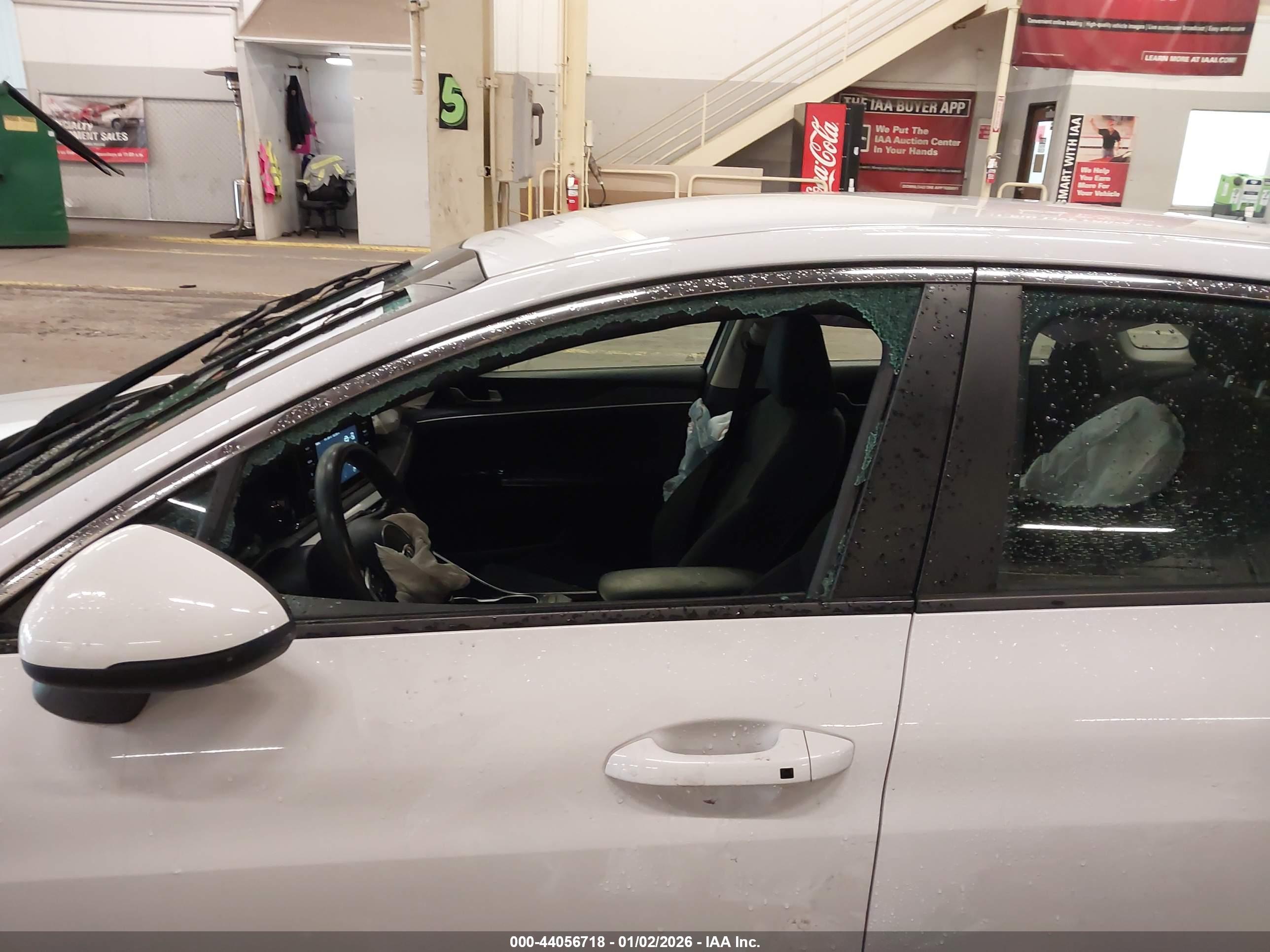 KIA K5 image 6