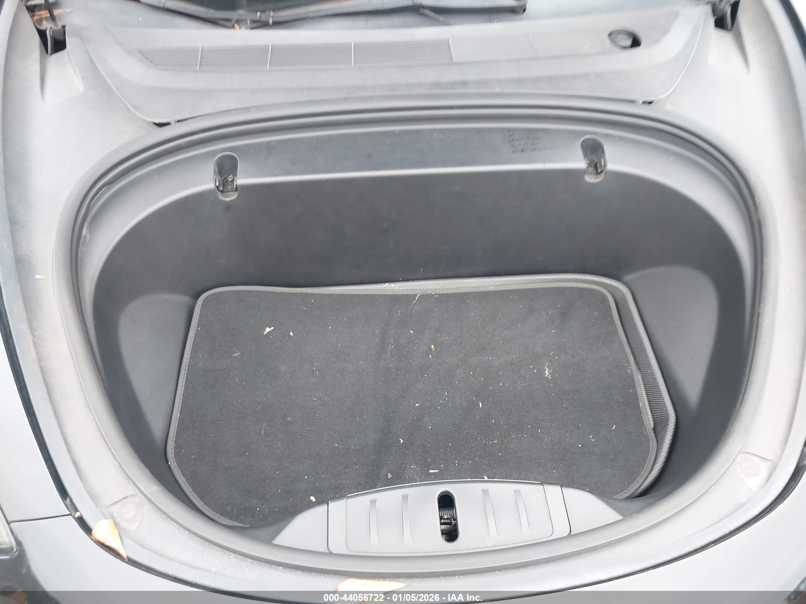 TESLA MODEL image 10