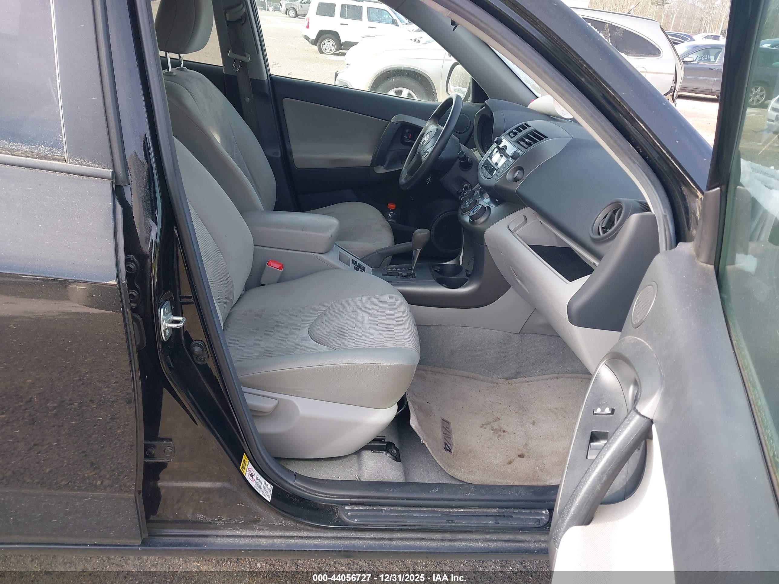 TOYOTA RAV4 image 5