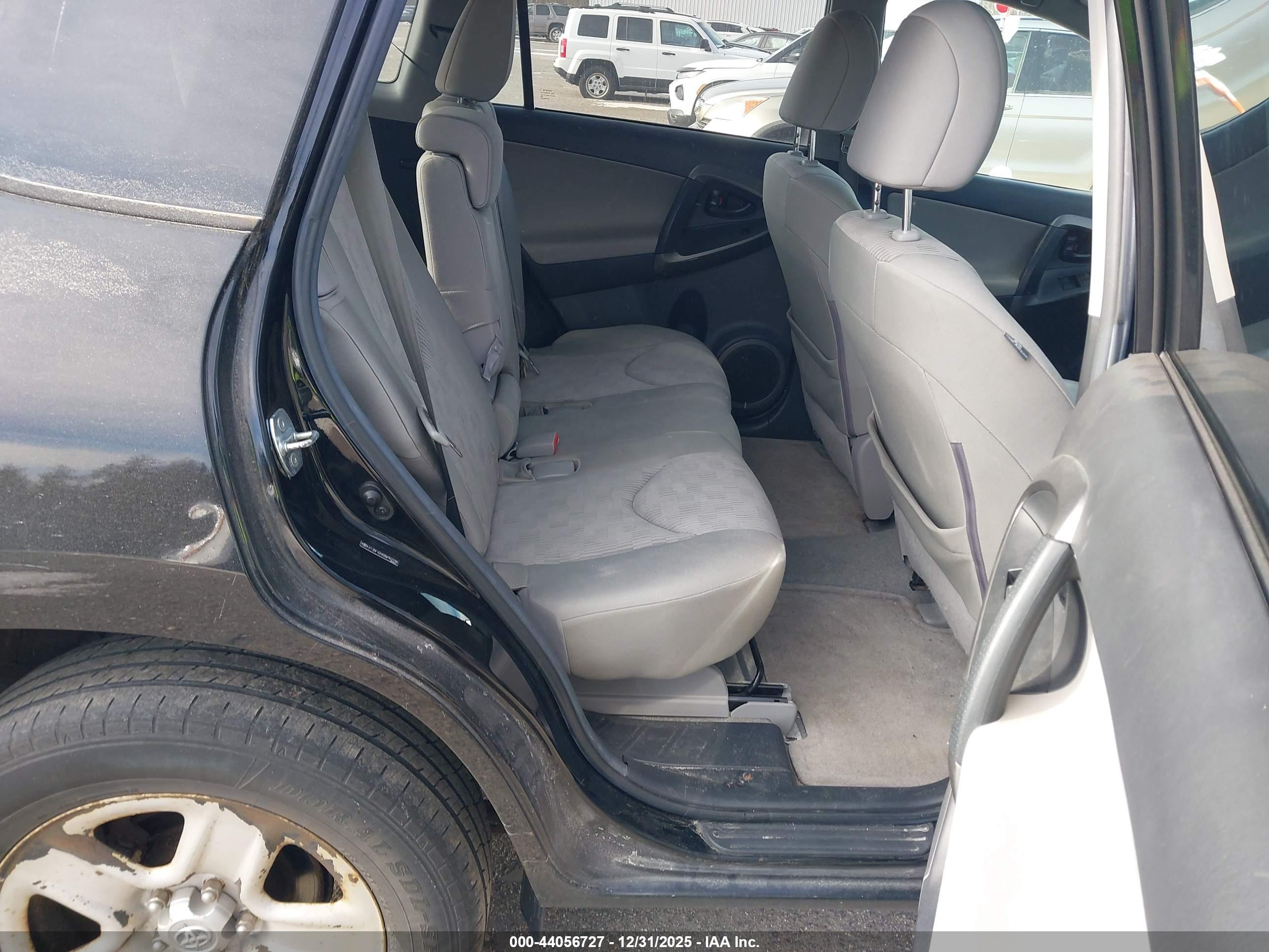 TOYOTA RAV4 image 8