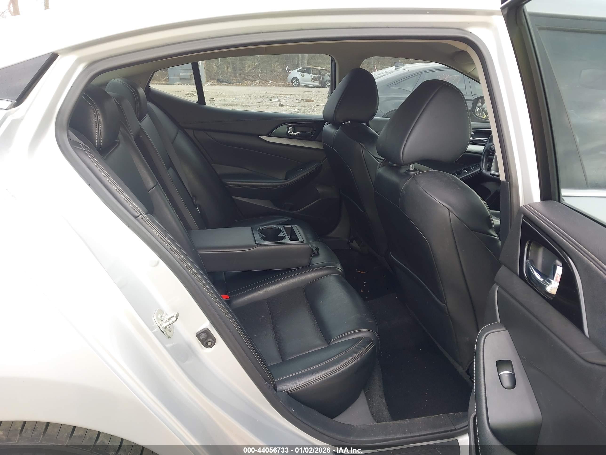 NISSAN MAXIMA image 8