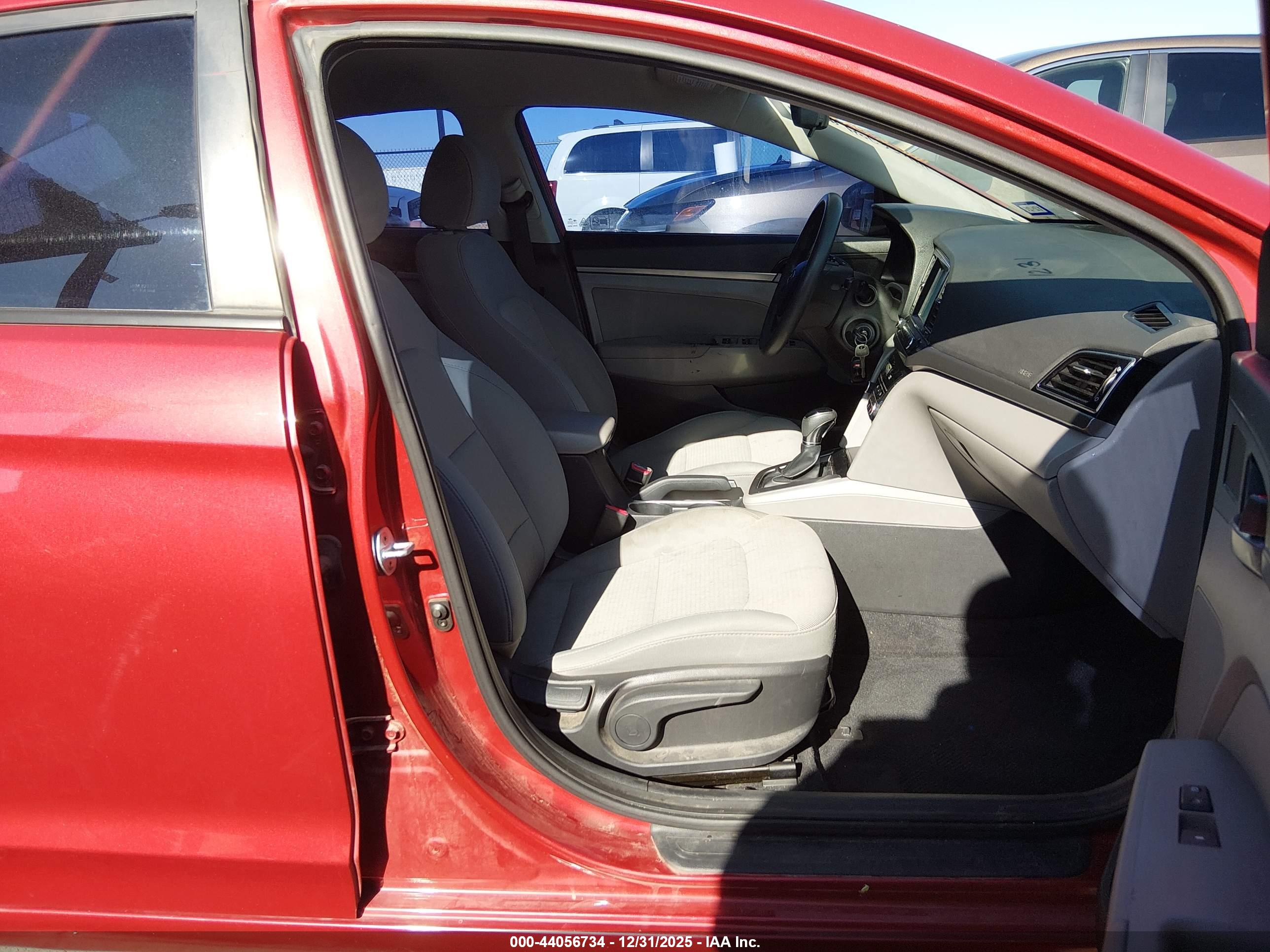HYUNDAI ELANTRA image 5