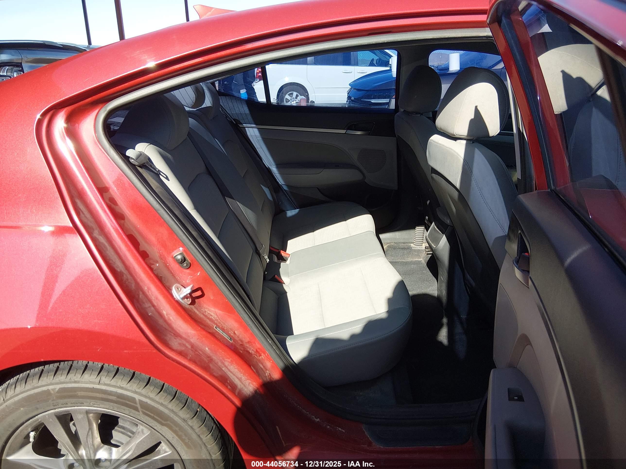 HYUNDAI ELANTRA image 8