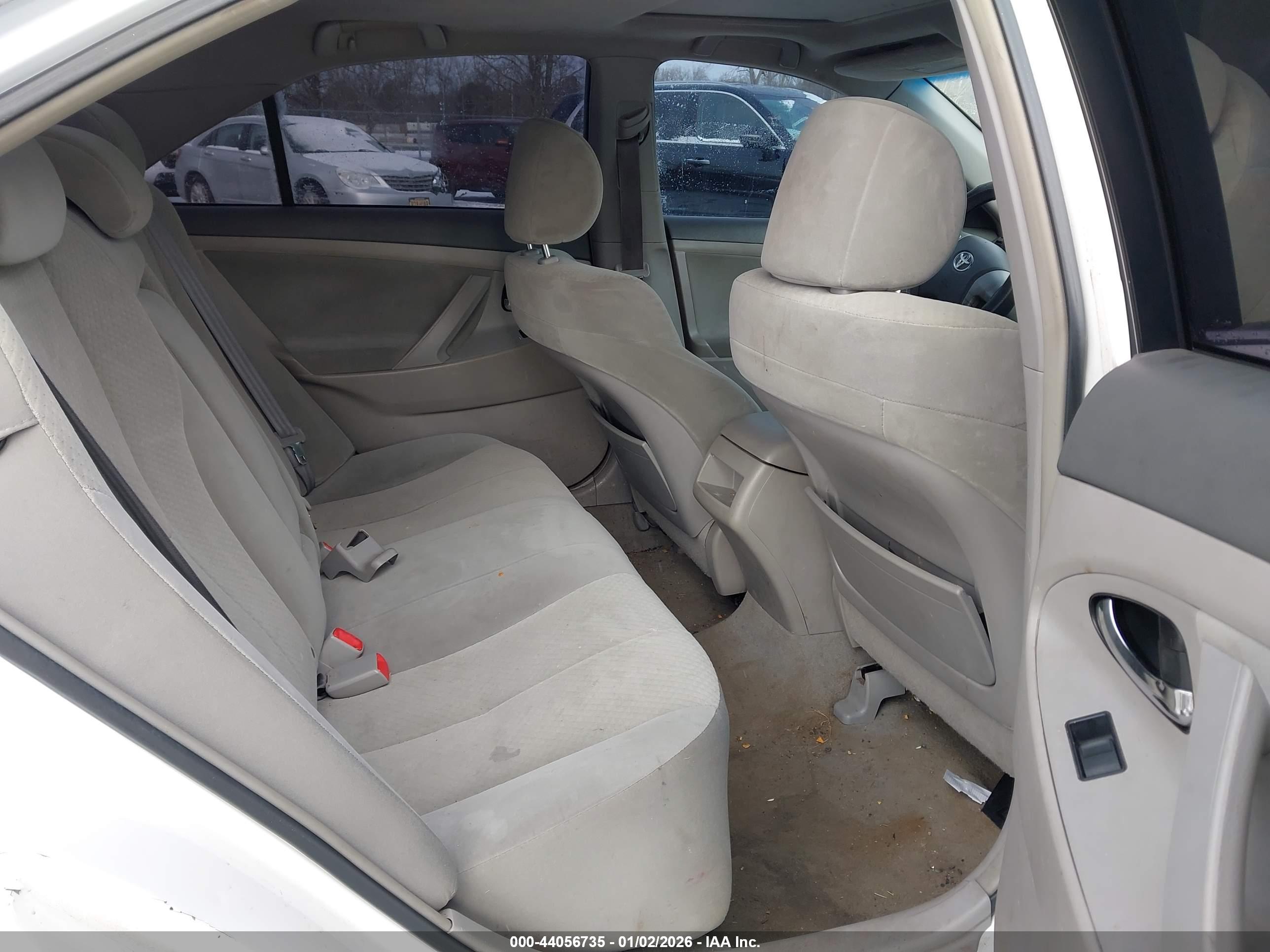 TOYOTA CAMRY image 8
