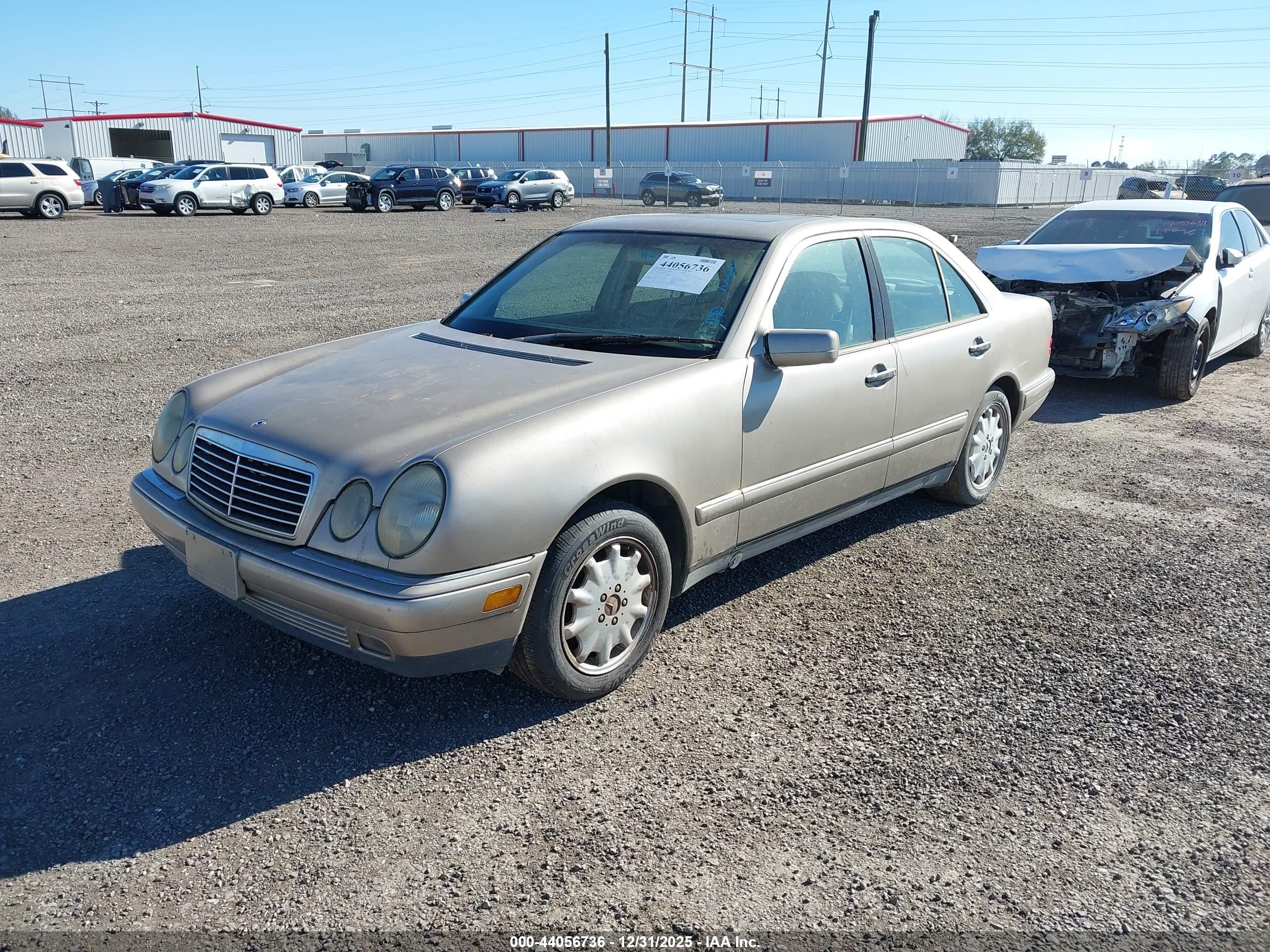 MERCEDES-BENZ E image 2