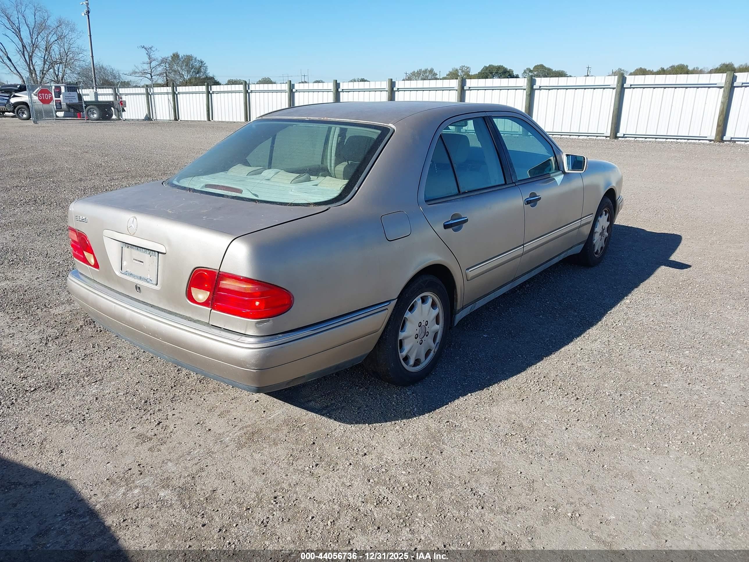 MERCEDES-BENZ E image 4