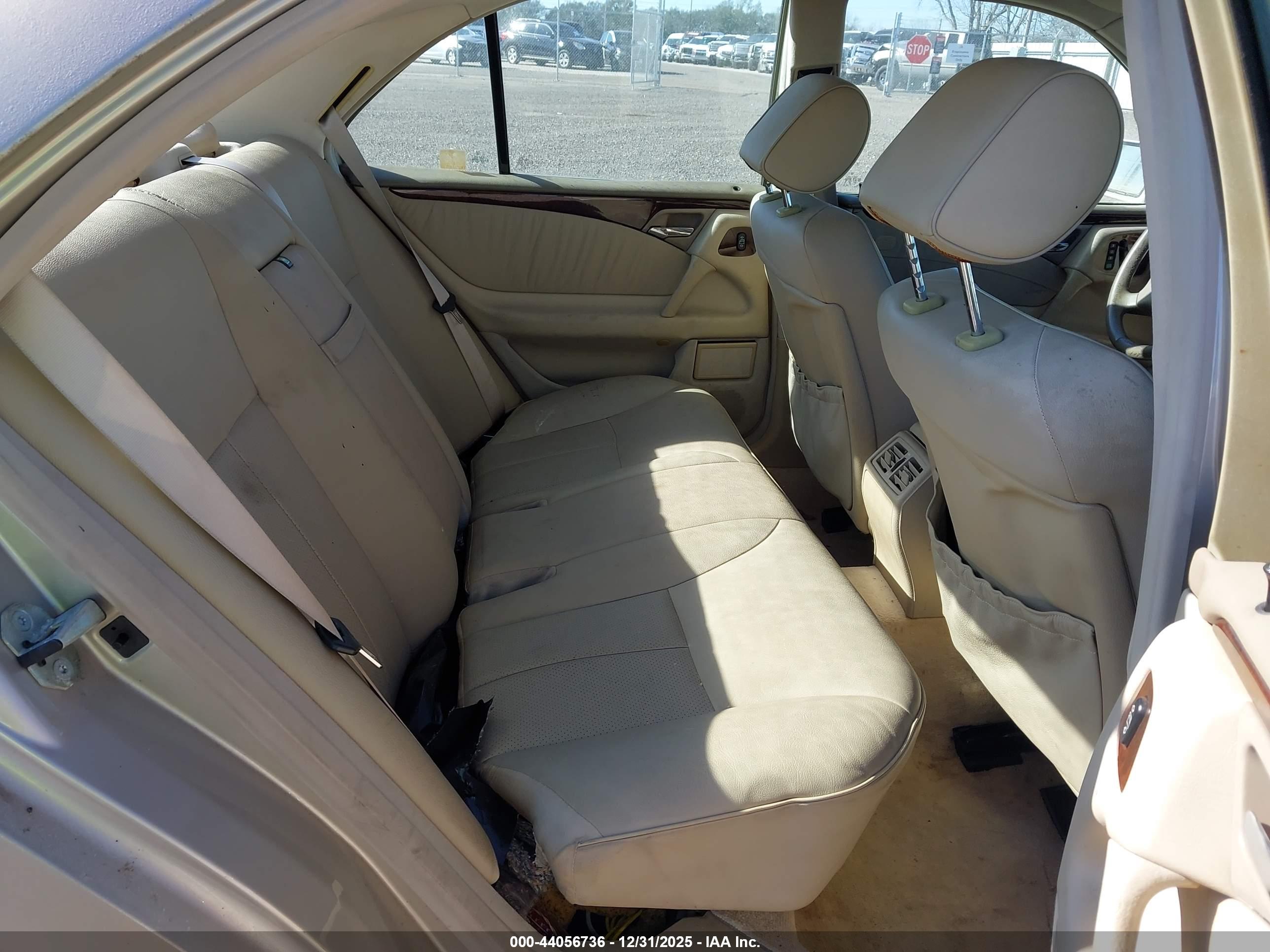 MERCEDES-BENZ E image 8