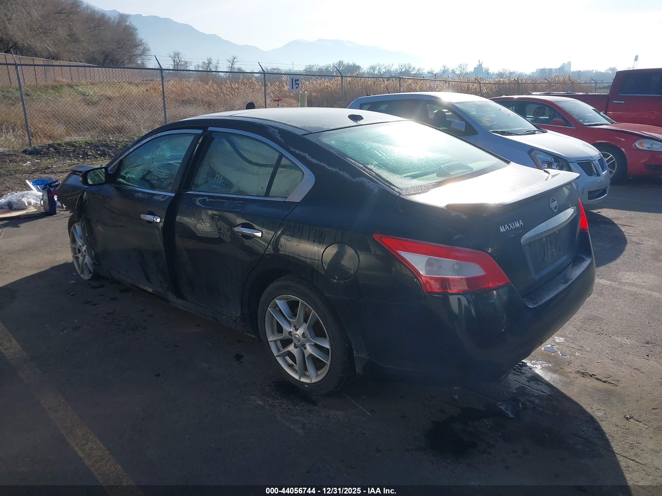 NISSAN MAXIMA image 3
