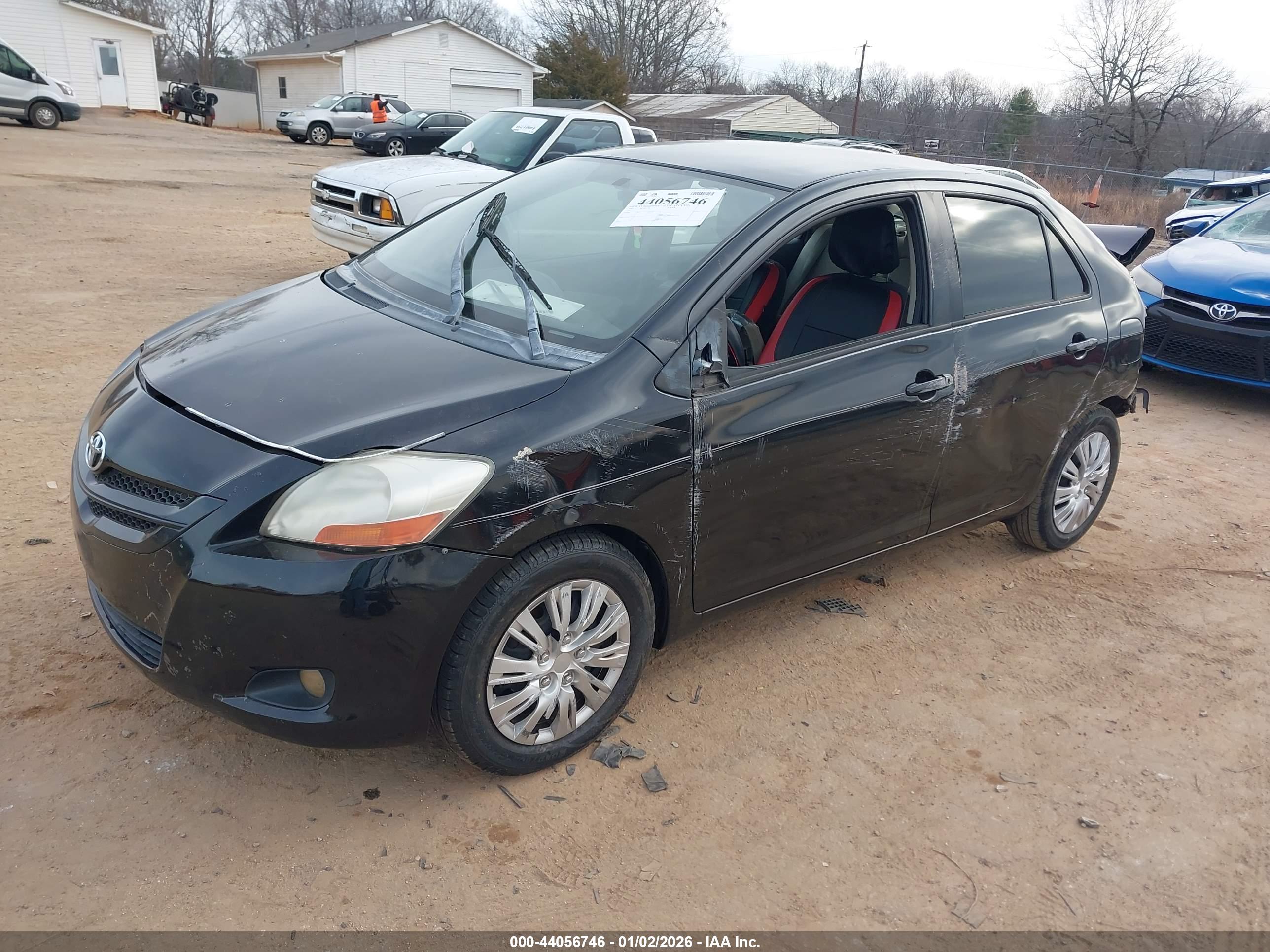 TOYOTA YARIS image 2