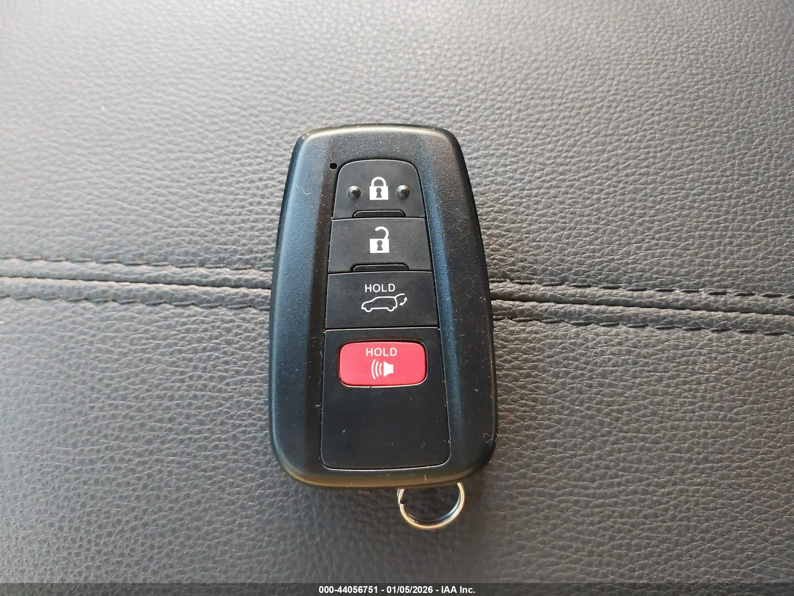 TOYOTA RAV4 image 11