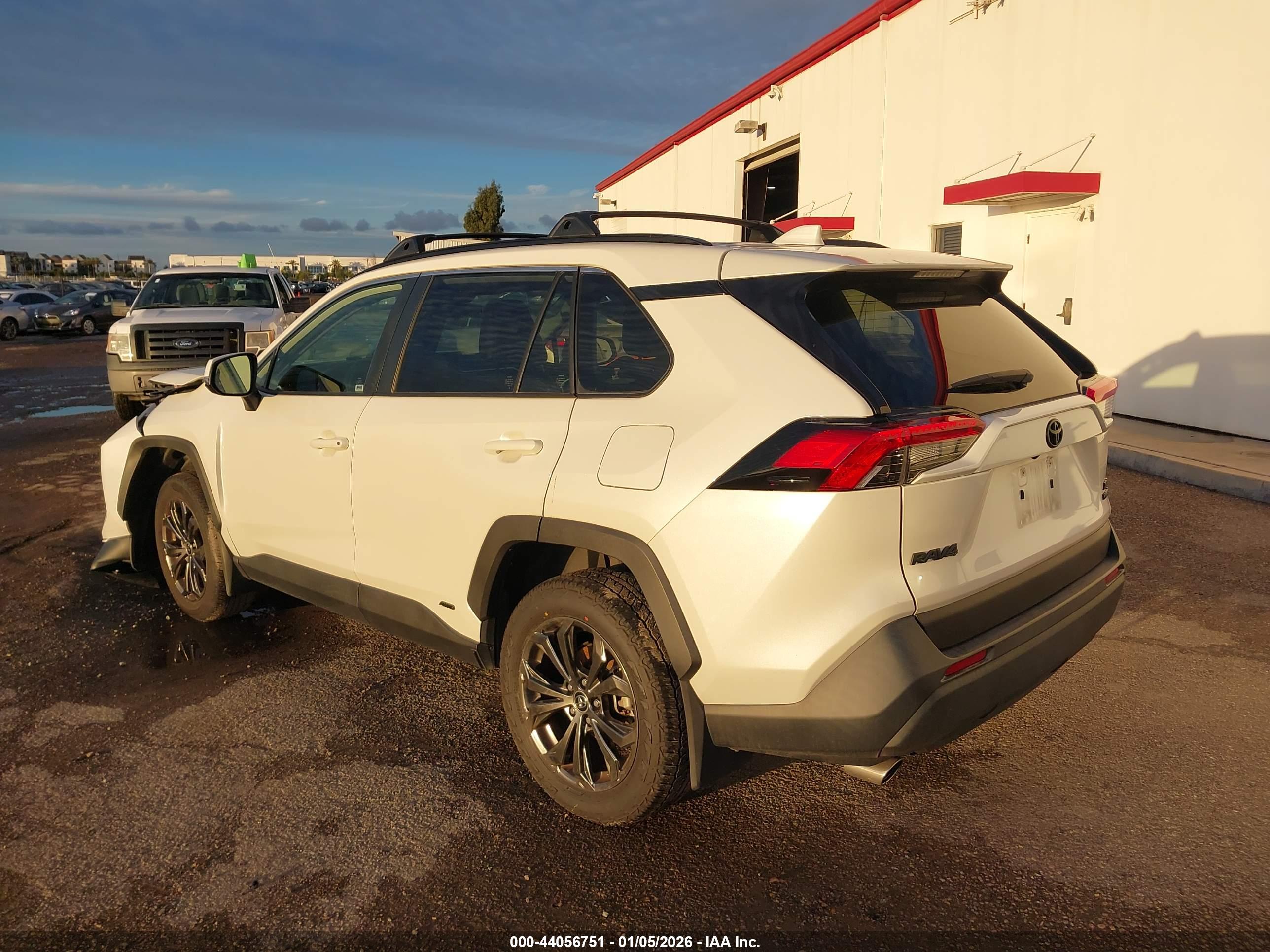 TOYOTA RAV4 image 3