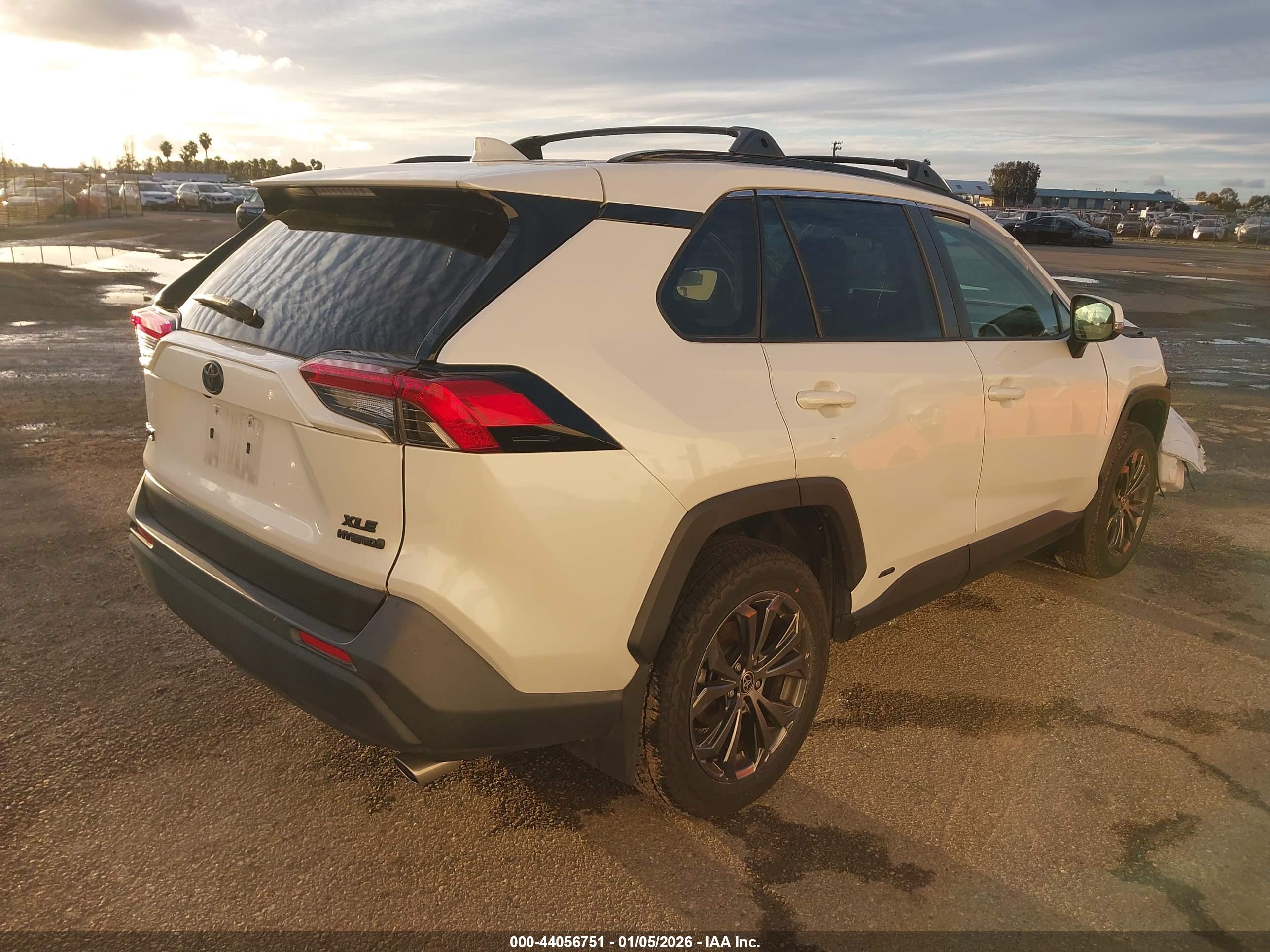 TOYOTA RAV4 image 4
