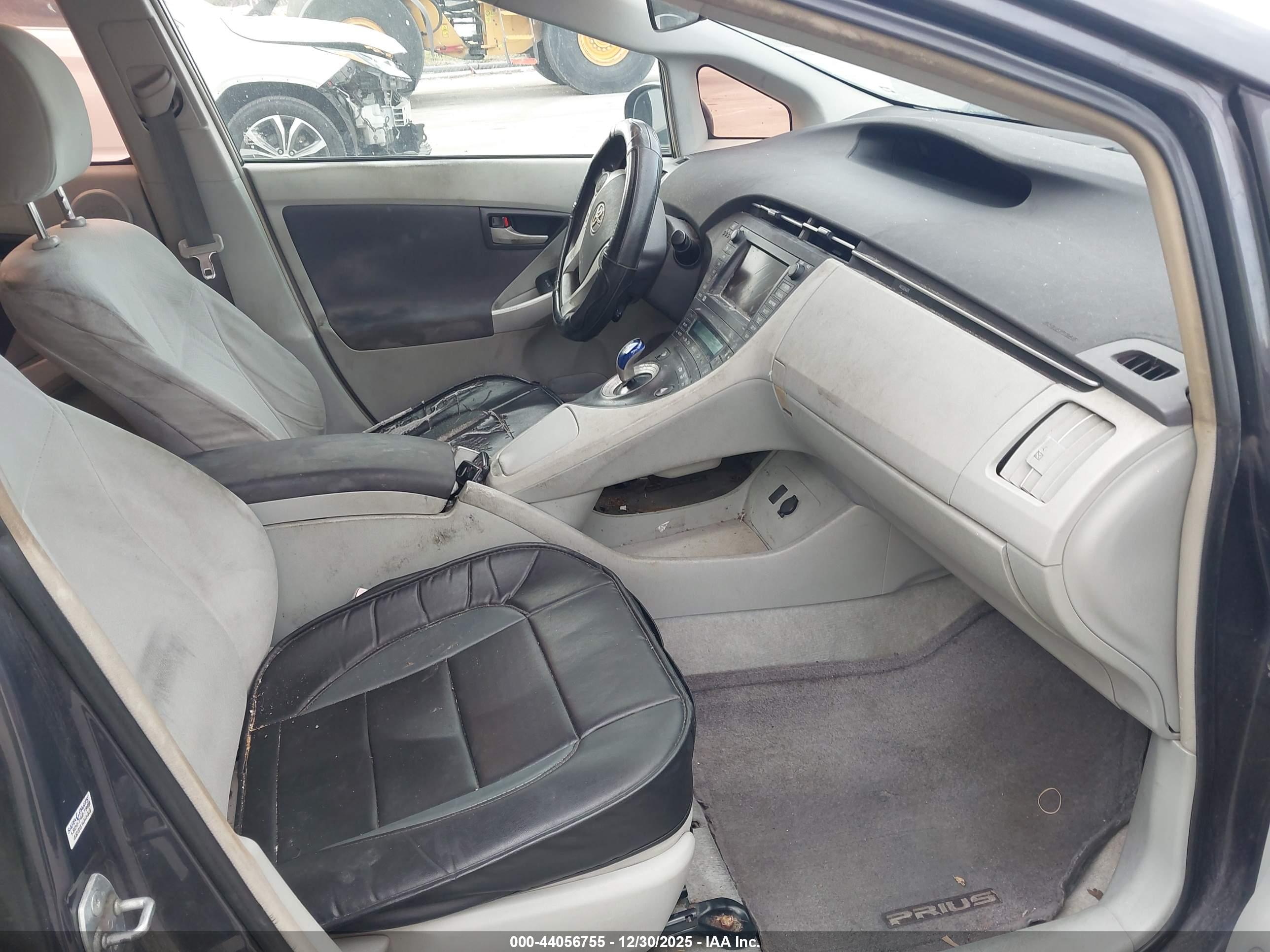 TOYOTA PRIUS image 5