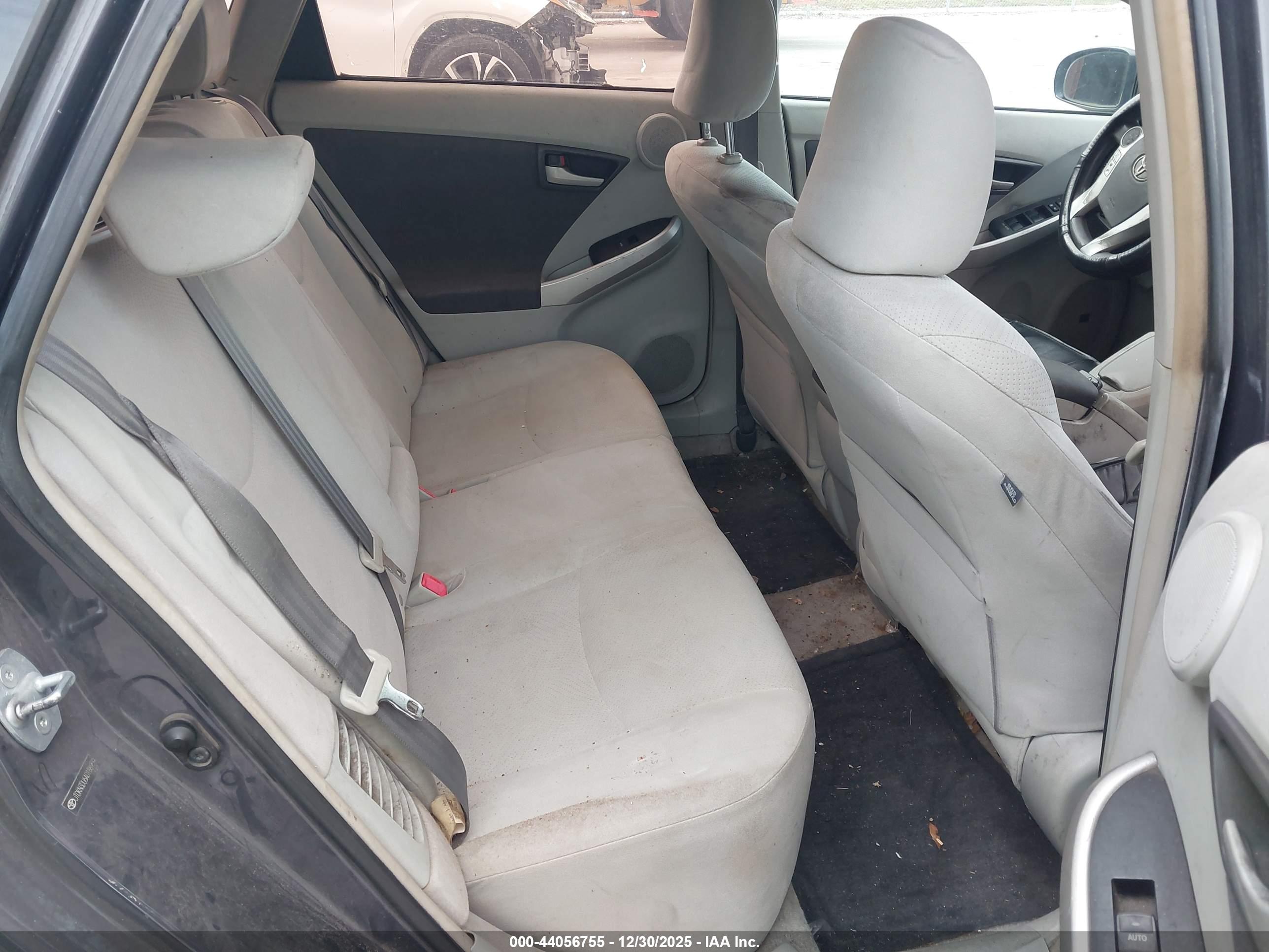 TOYOTA PRIUS image 8