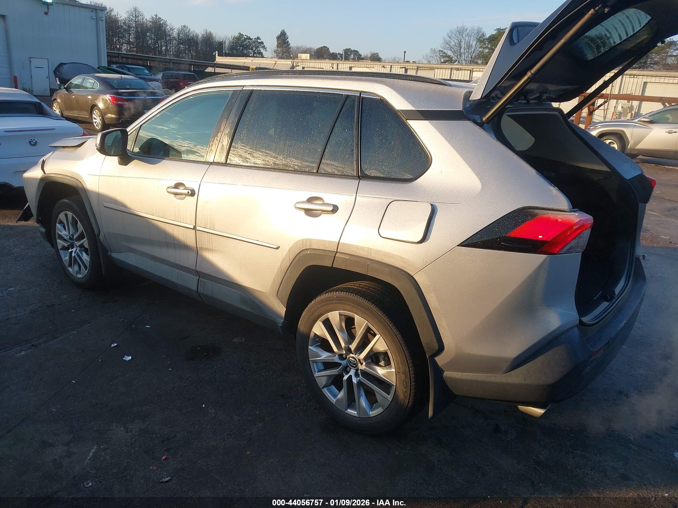 TOYOTA RAV4 image 3