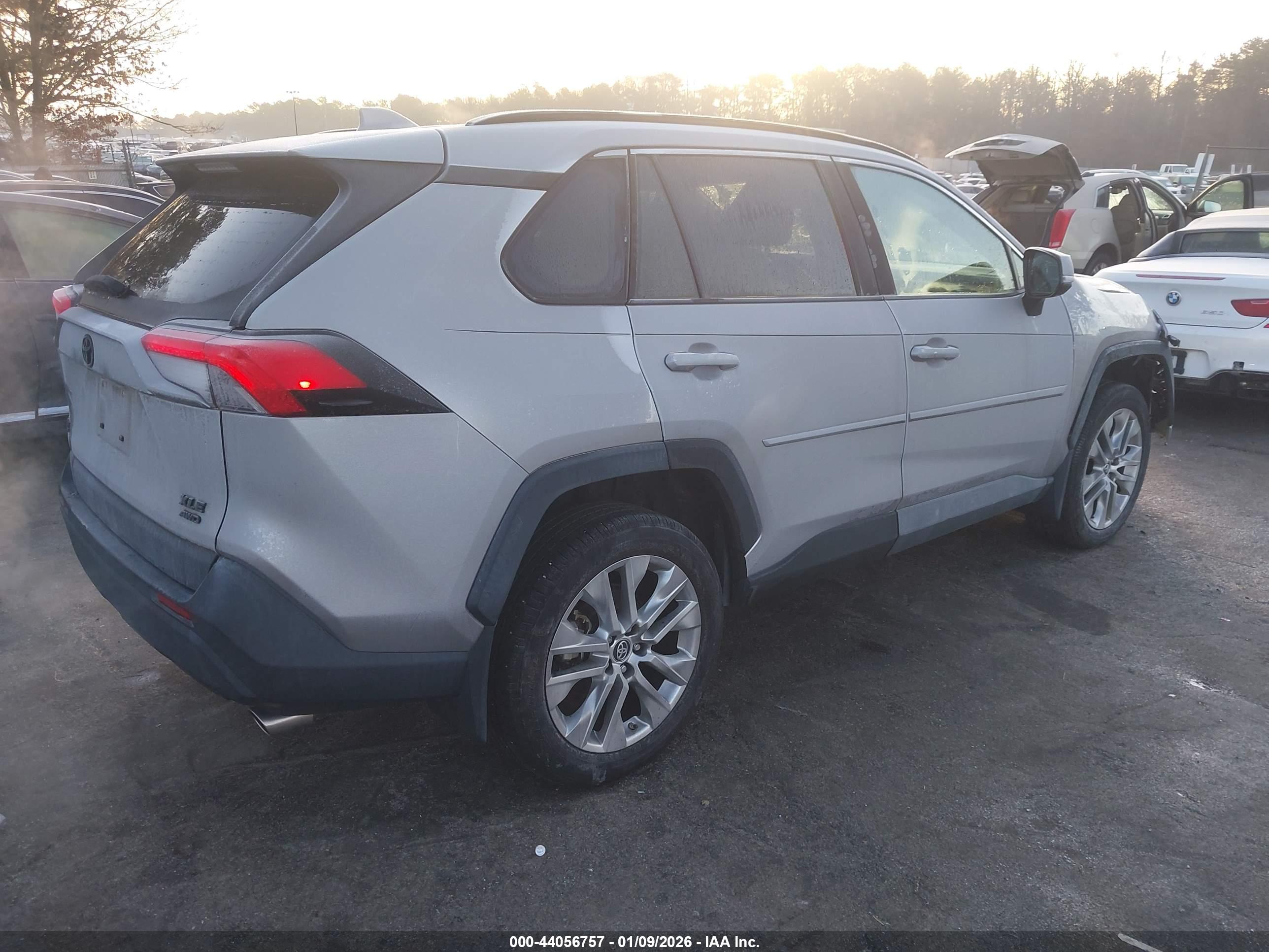 TOYOTA RAV4 image 4
