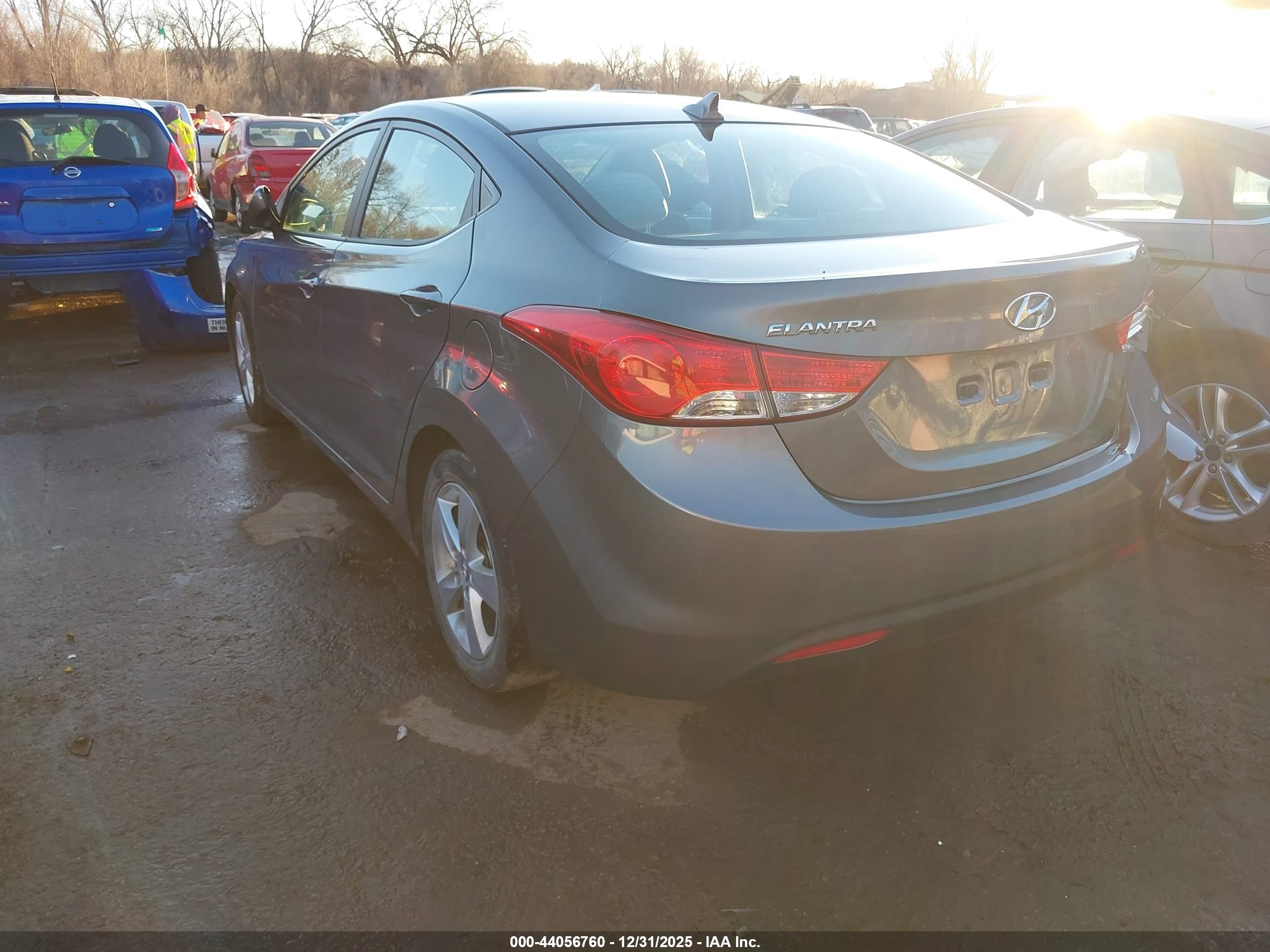 HYUNDAI ELANTRA image 3
