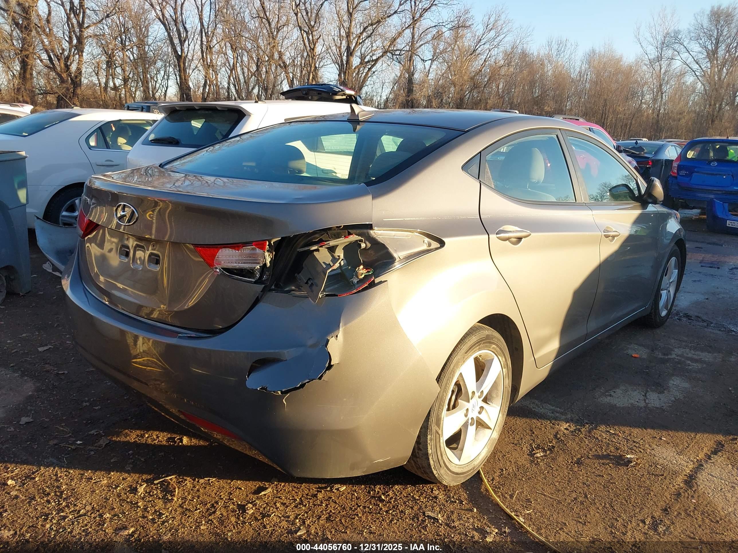 HYUNDAI ELANTRA image 4