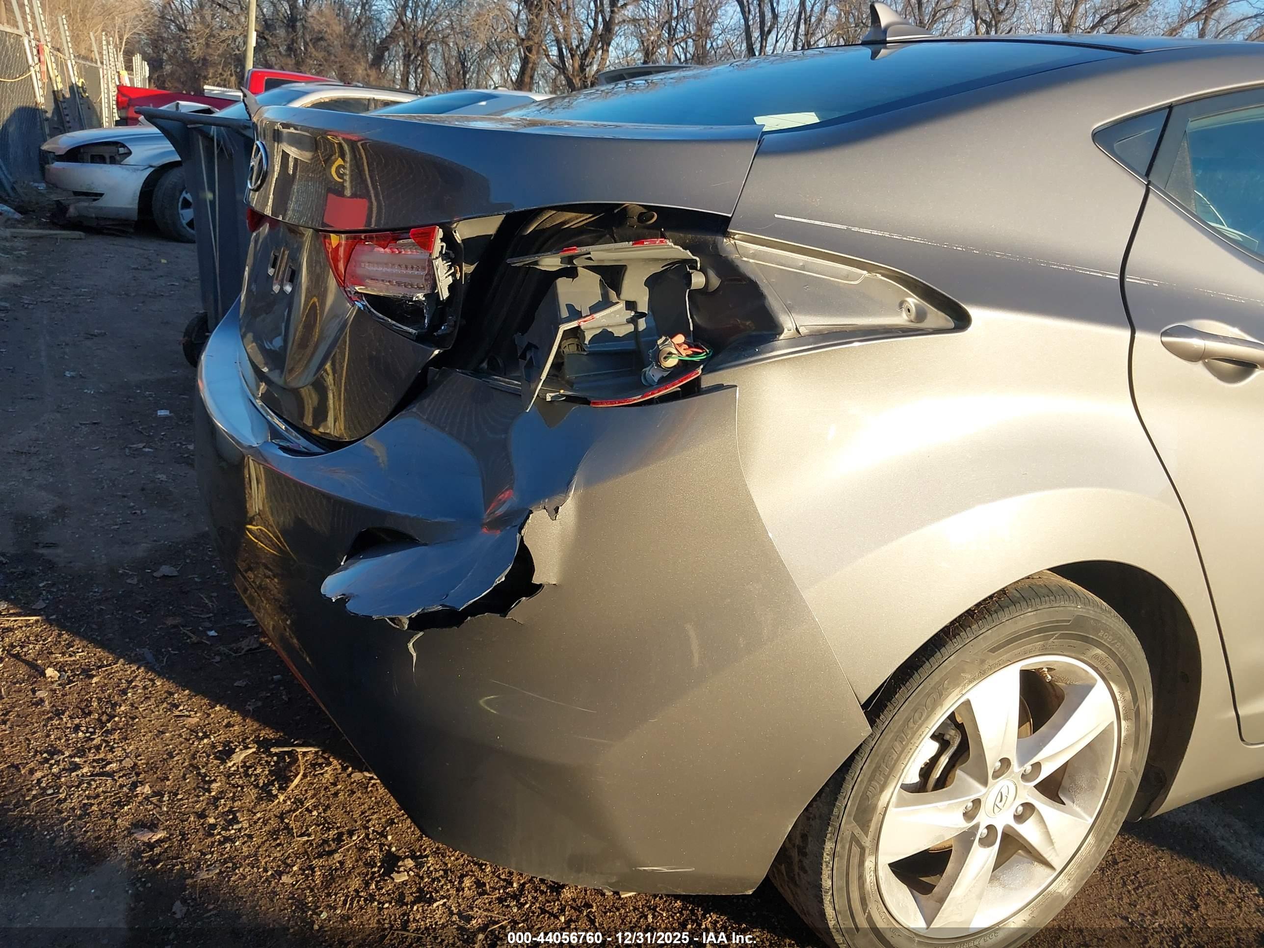 HYUNDAI ELANTRA image 6