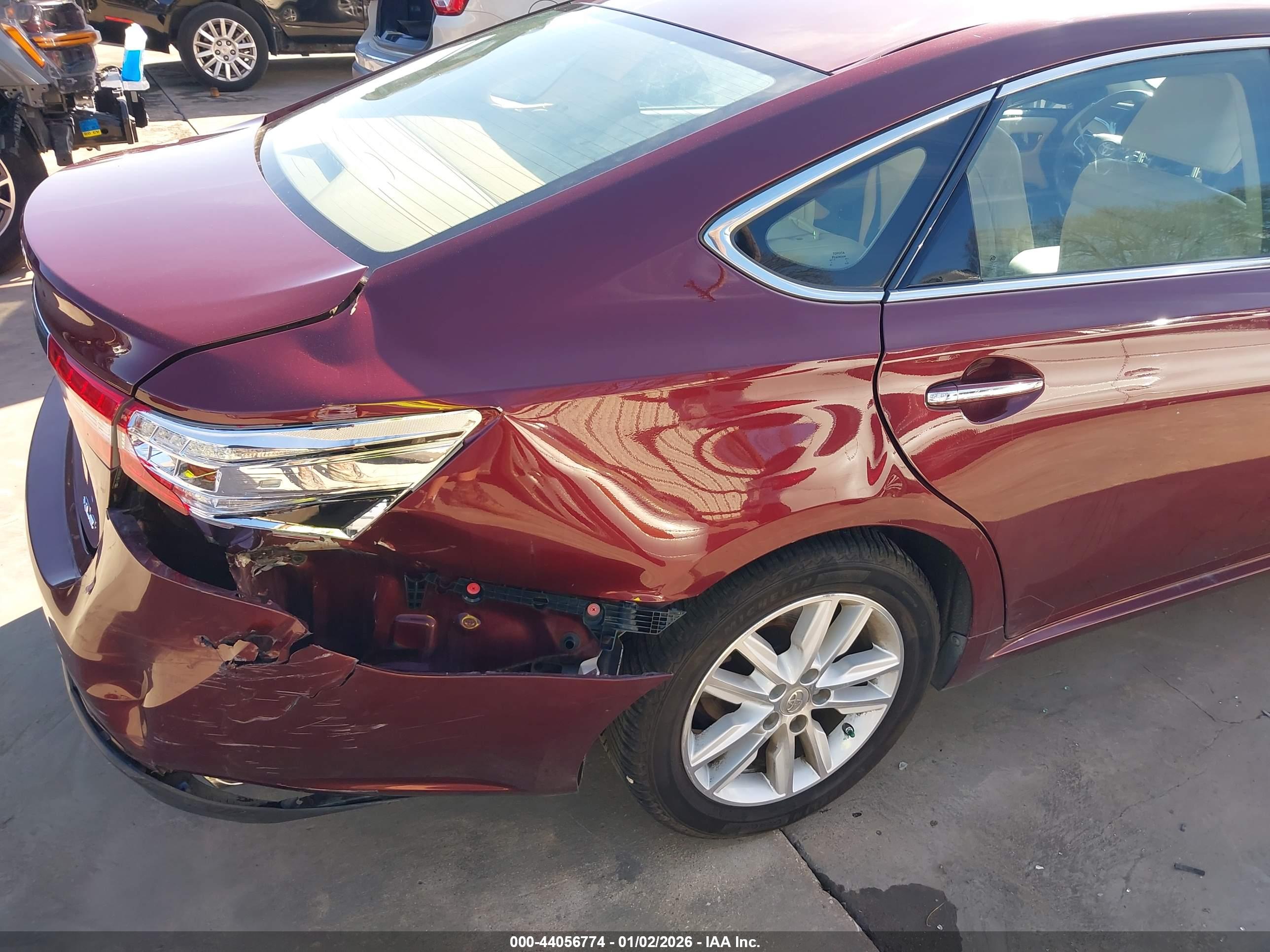 TOYOTA AVALON image 6