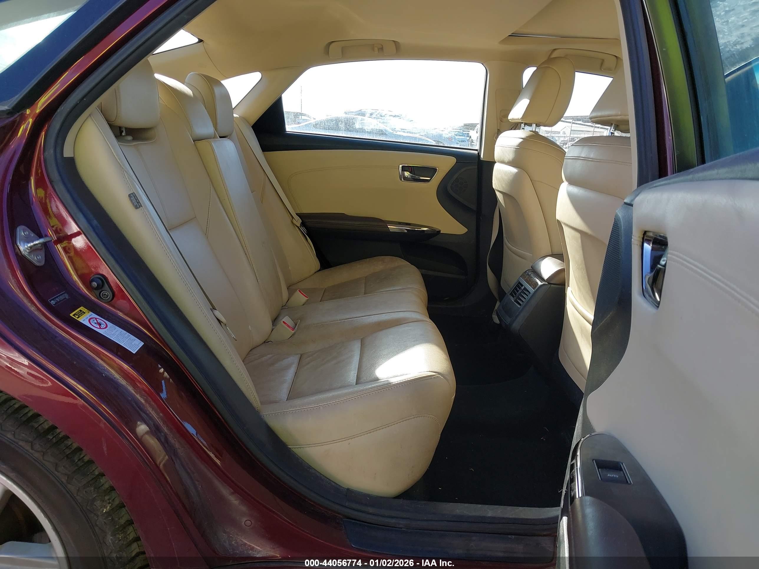 TOYOTA AVALON image 8