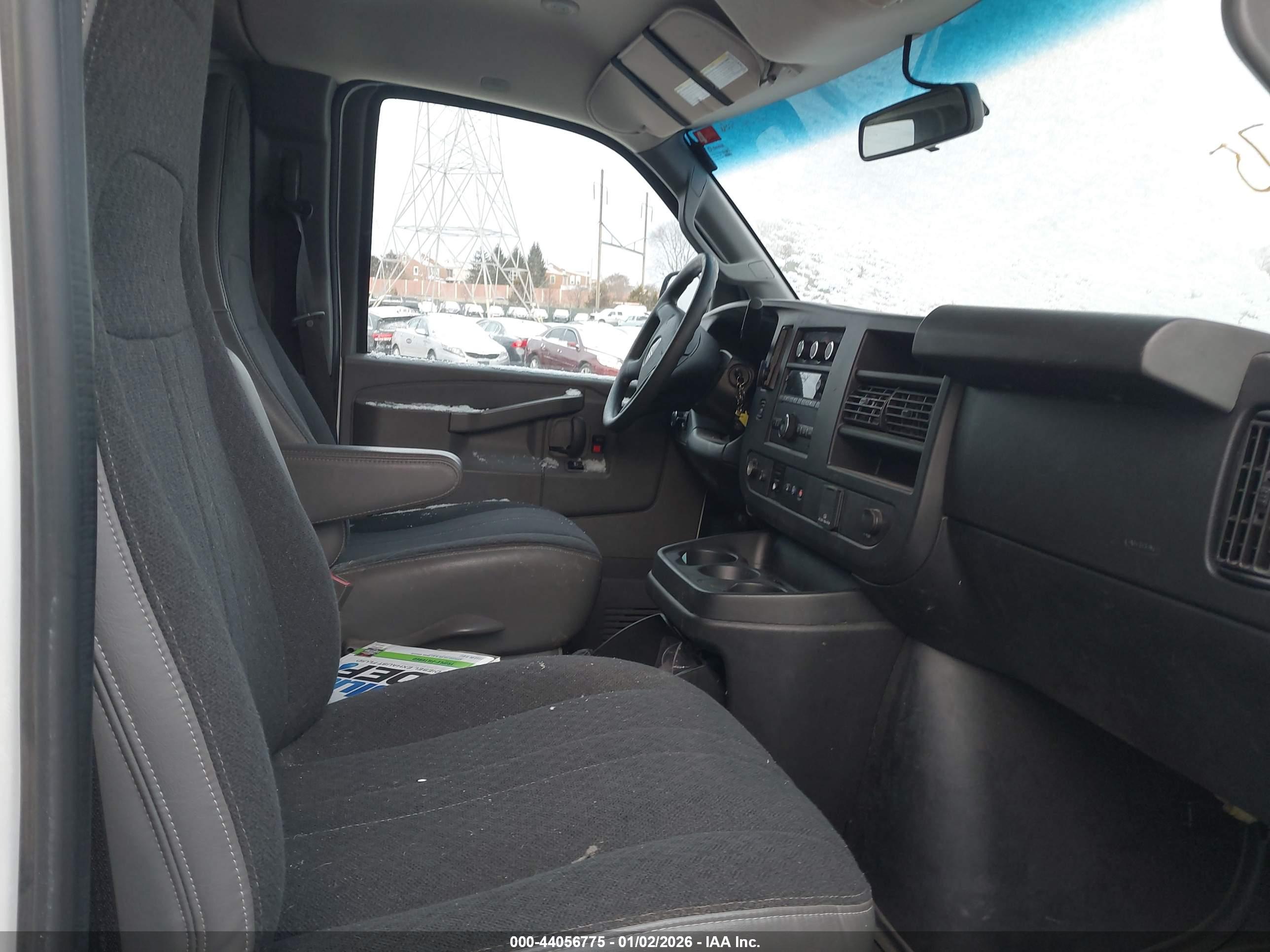 GMC SAVANA image 5