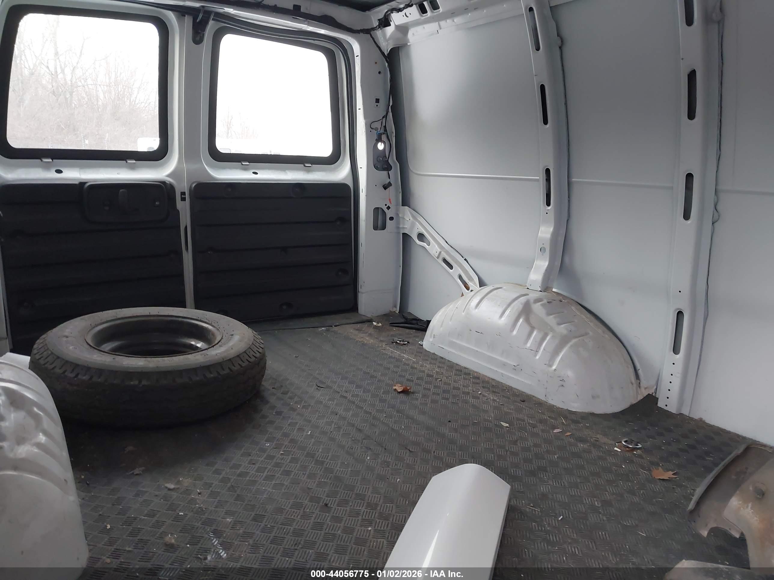 GMC SAVANA image 8