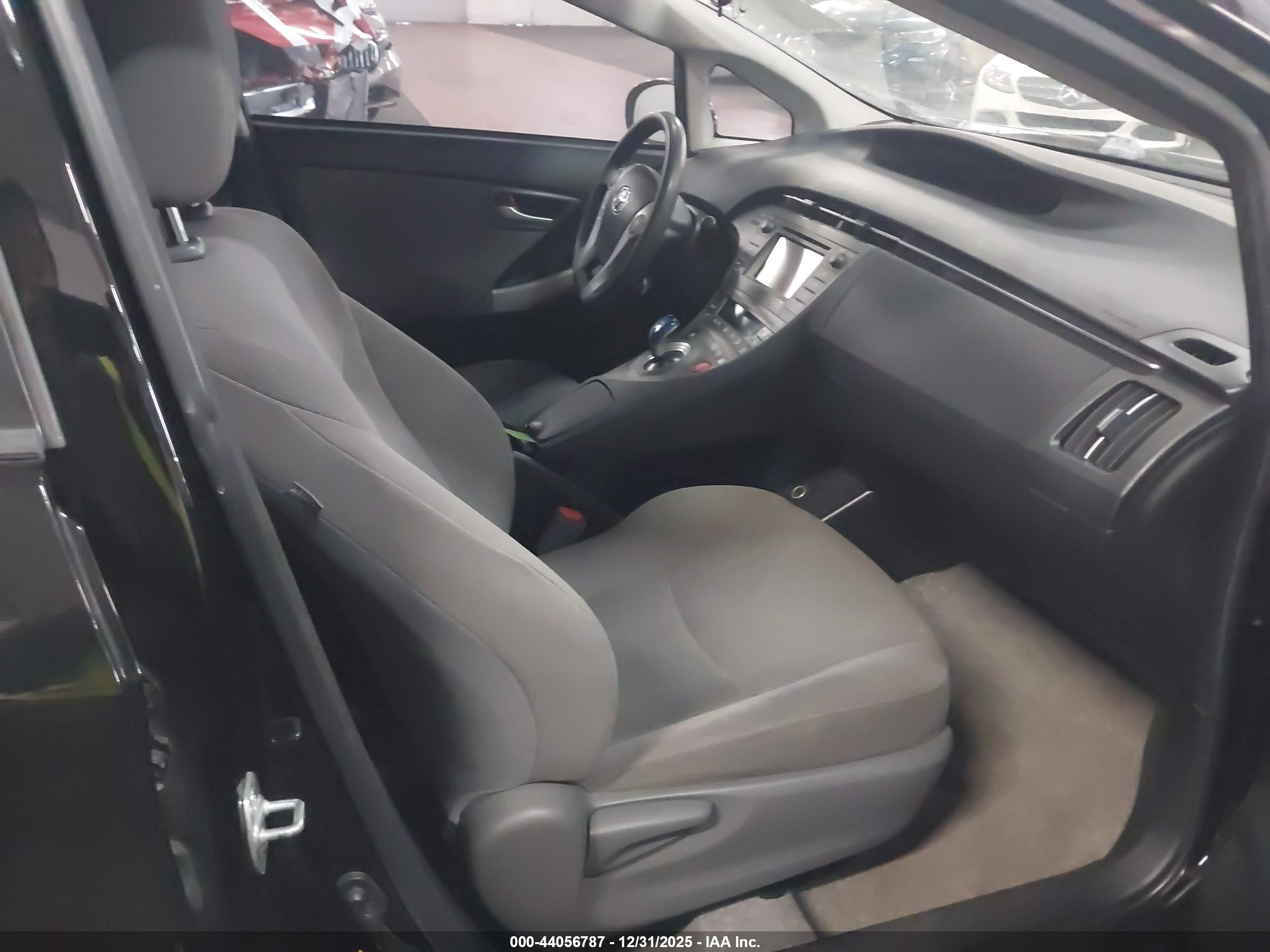 TOYOTA PRIUS image 5