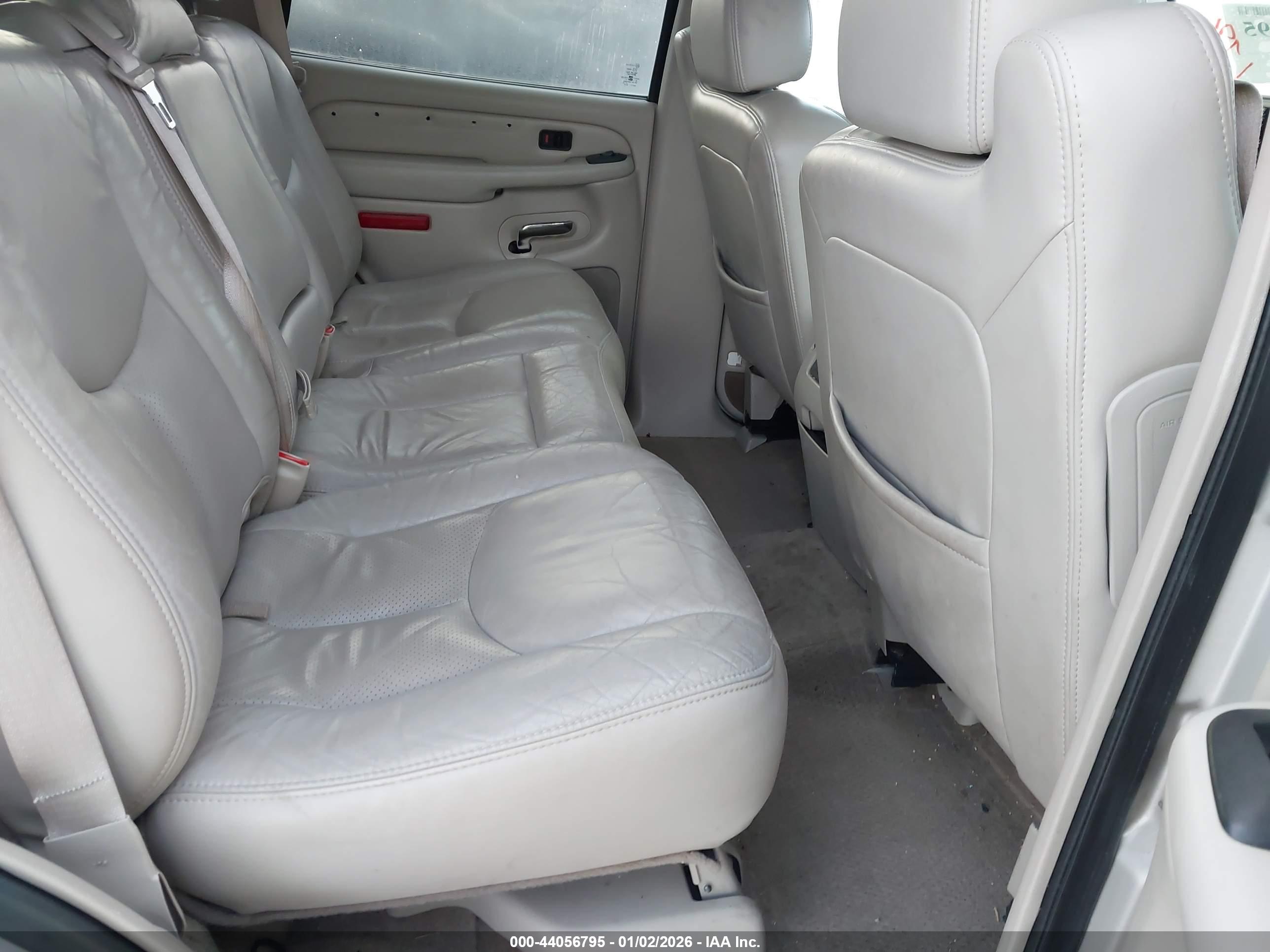 CADILLAC ESCALADE image 8