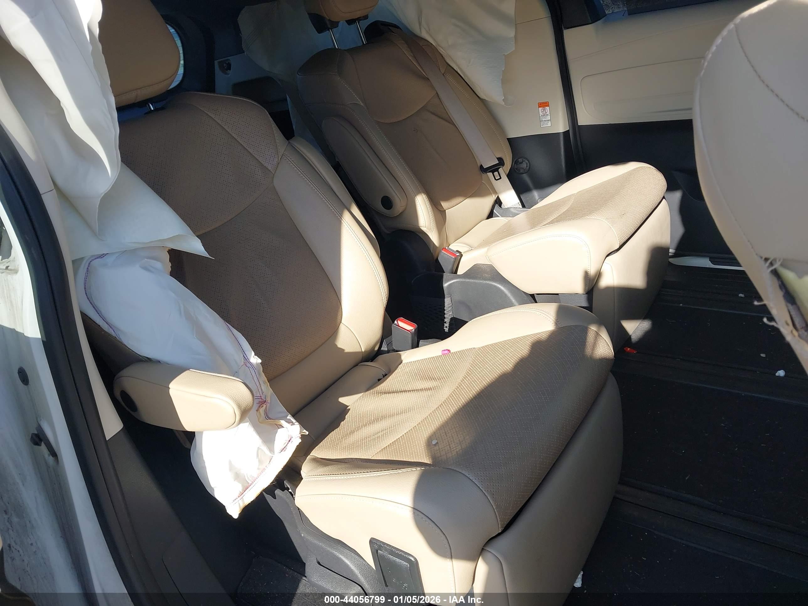 TOYOTA SIENNA image 8