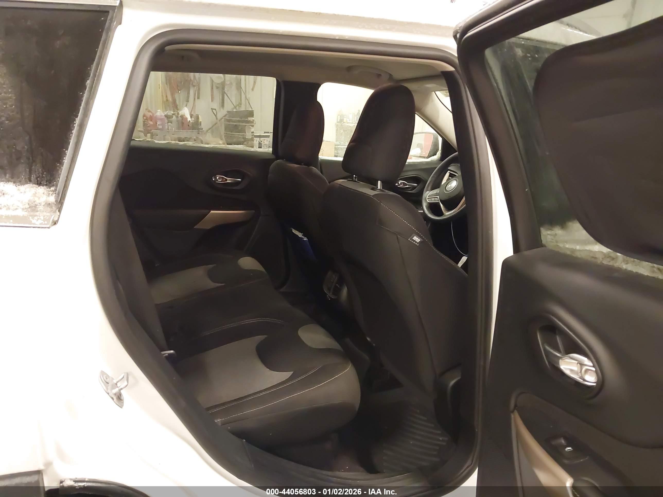 JEEP CHEROKEE image 8