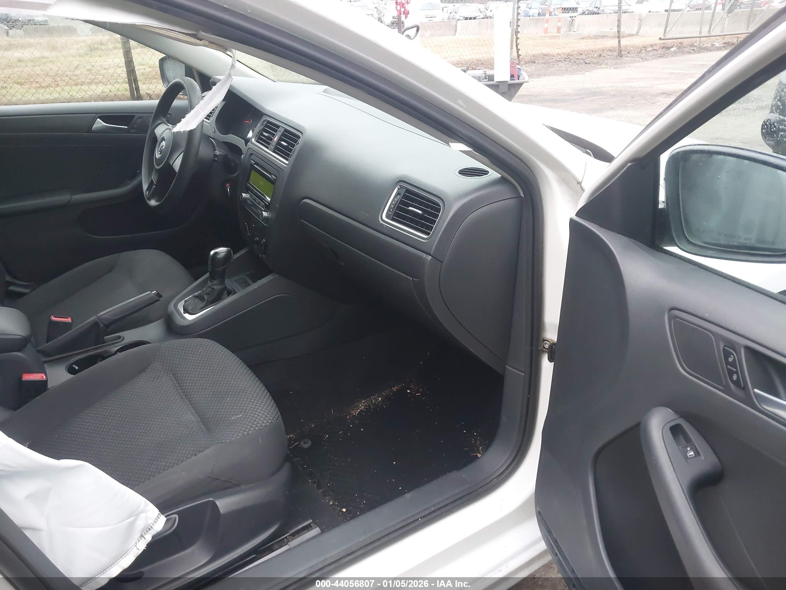 VOLKSWAGEN JETTA image 5
