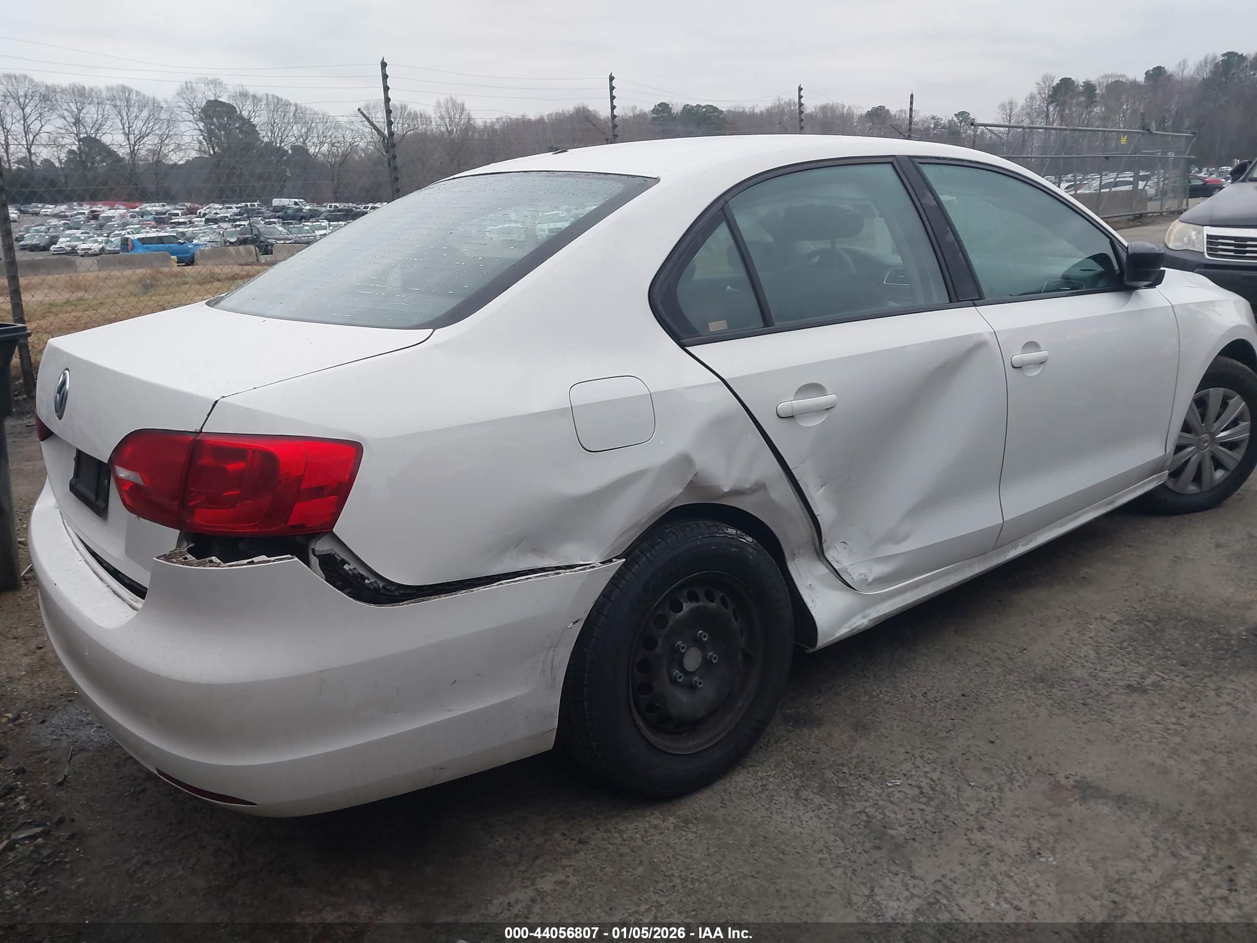 VOLKSWAGEN JETTA image 6