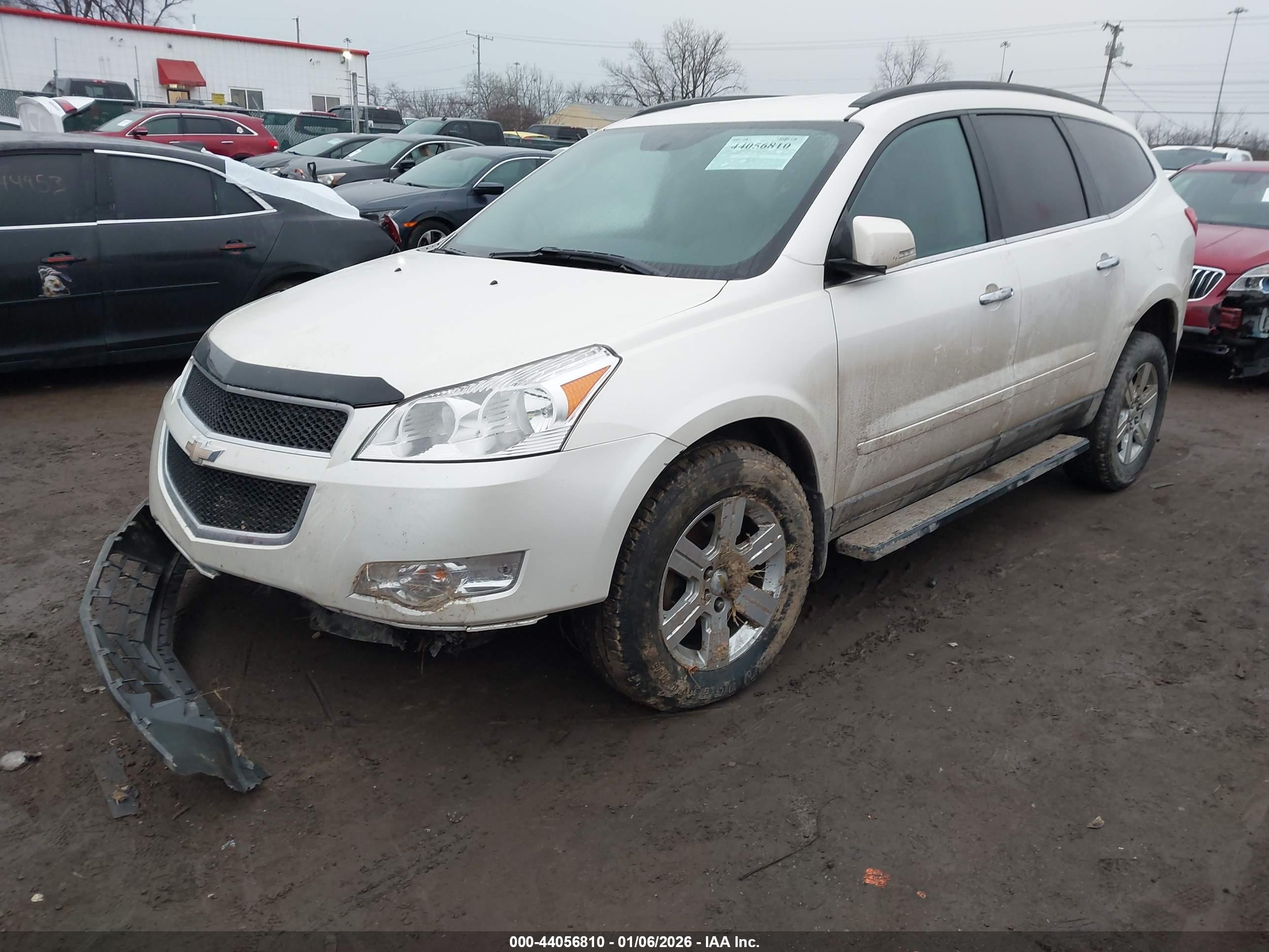 CHEVROLET TRAVERSE image 2
