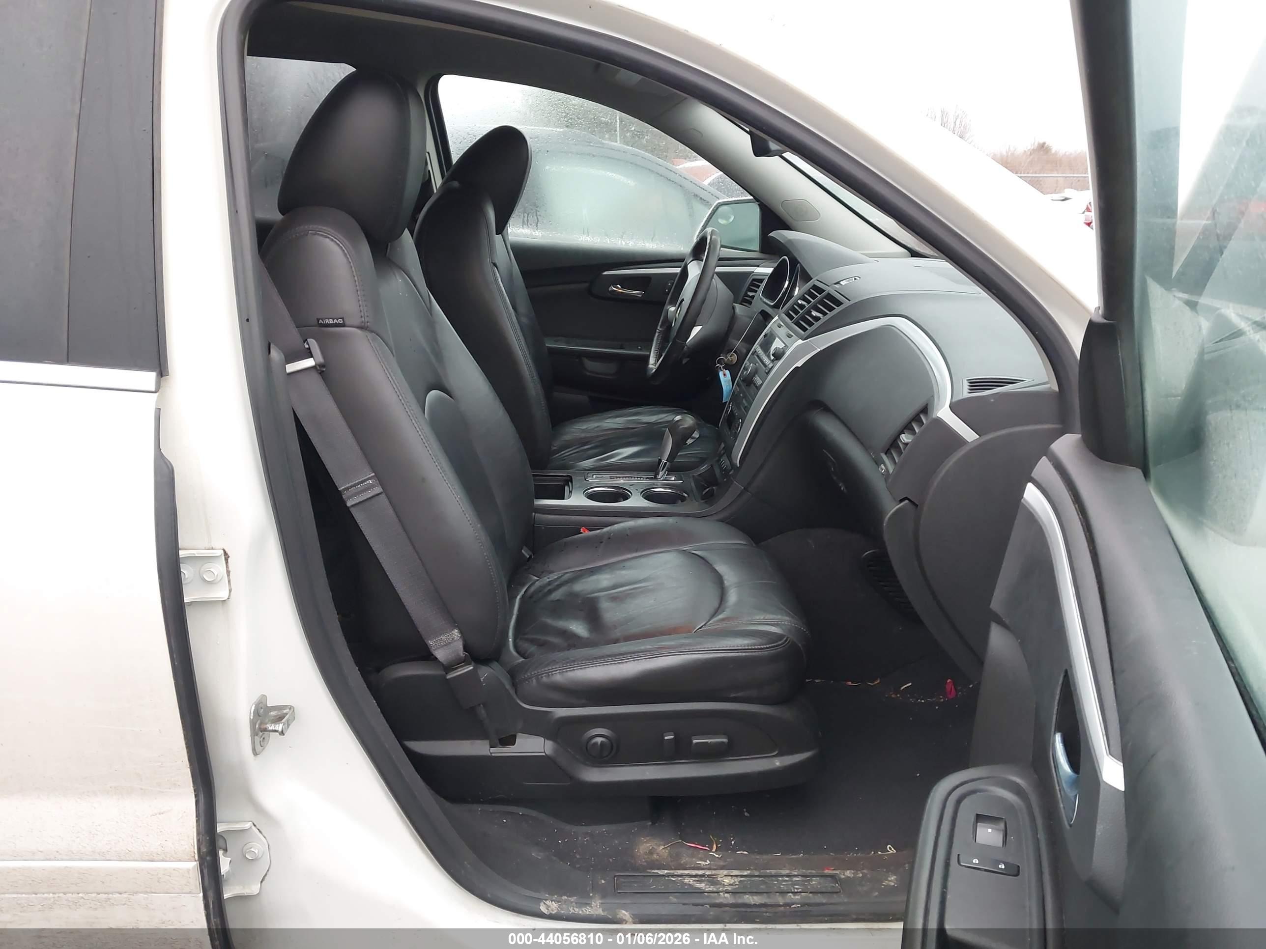 CHEVROLET TRAVERSE image 5