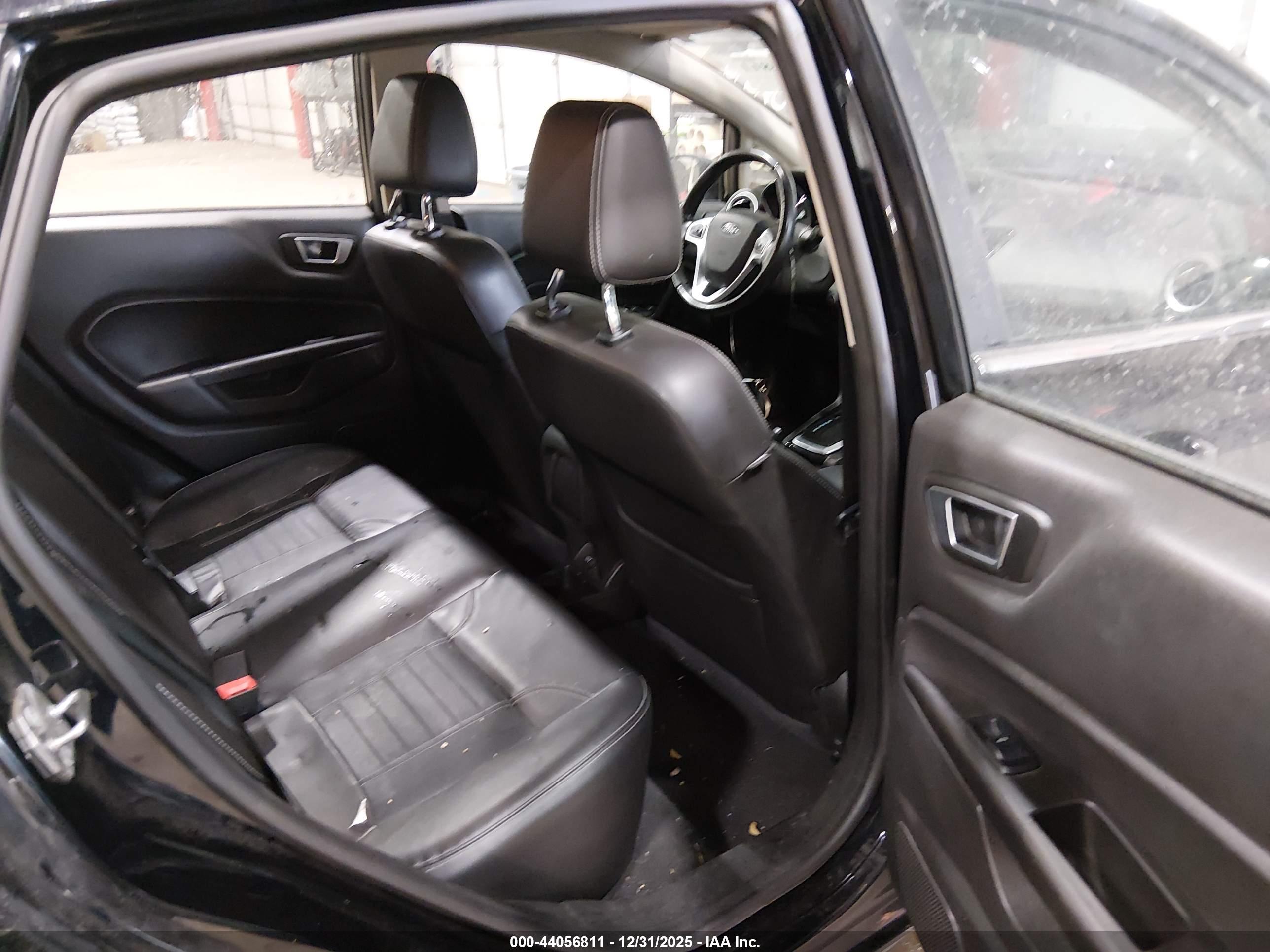 FORD FIESTA image 8