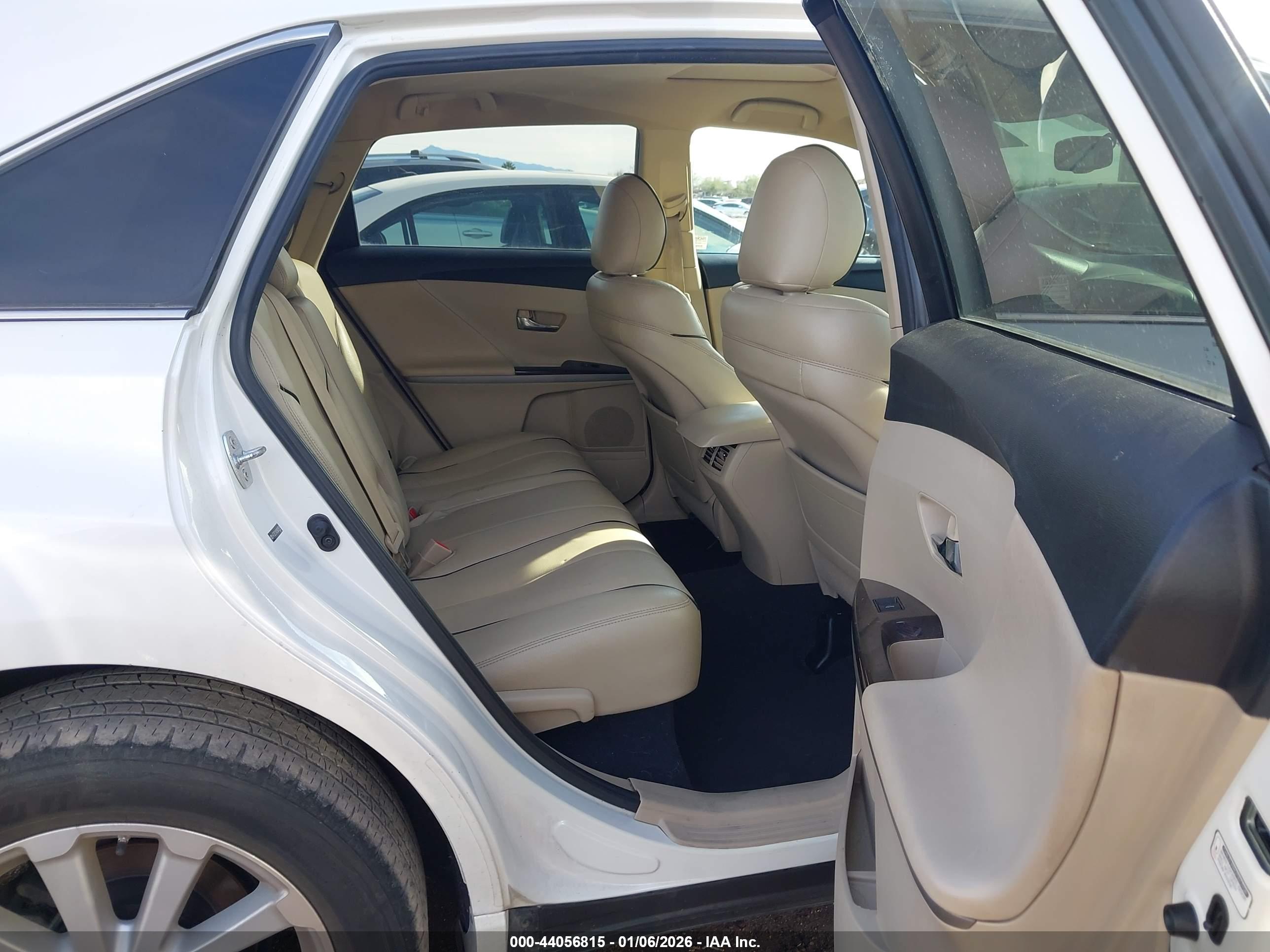 TOYOTA VENZA image 8
