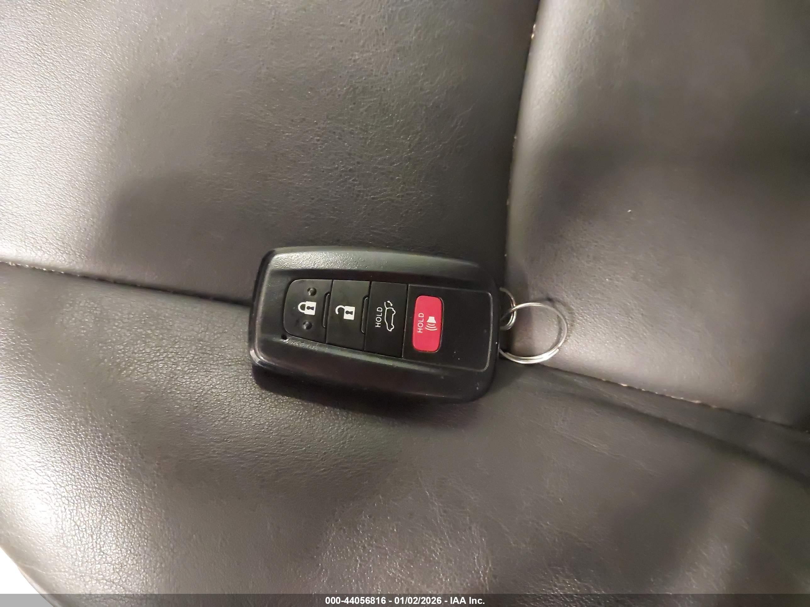 TOYOTA RAV4 image 11