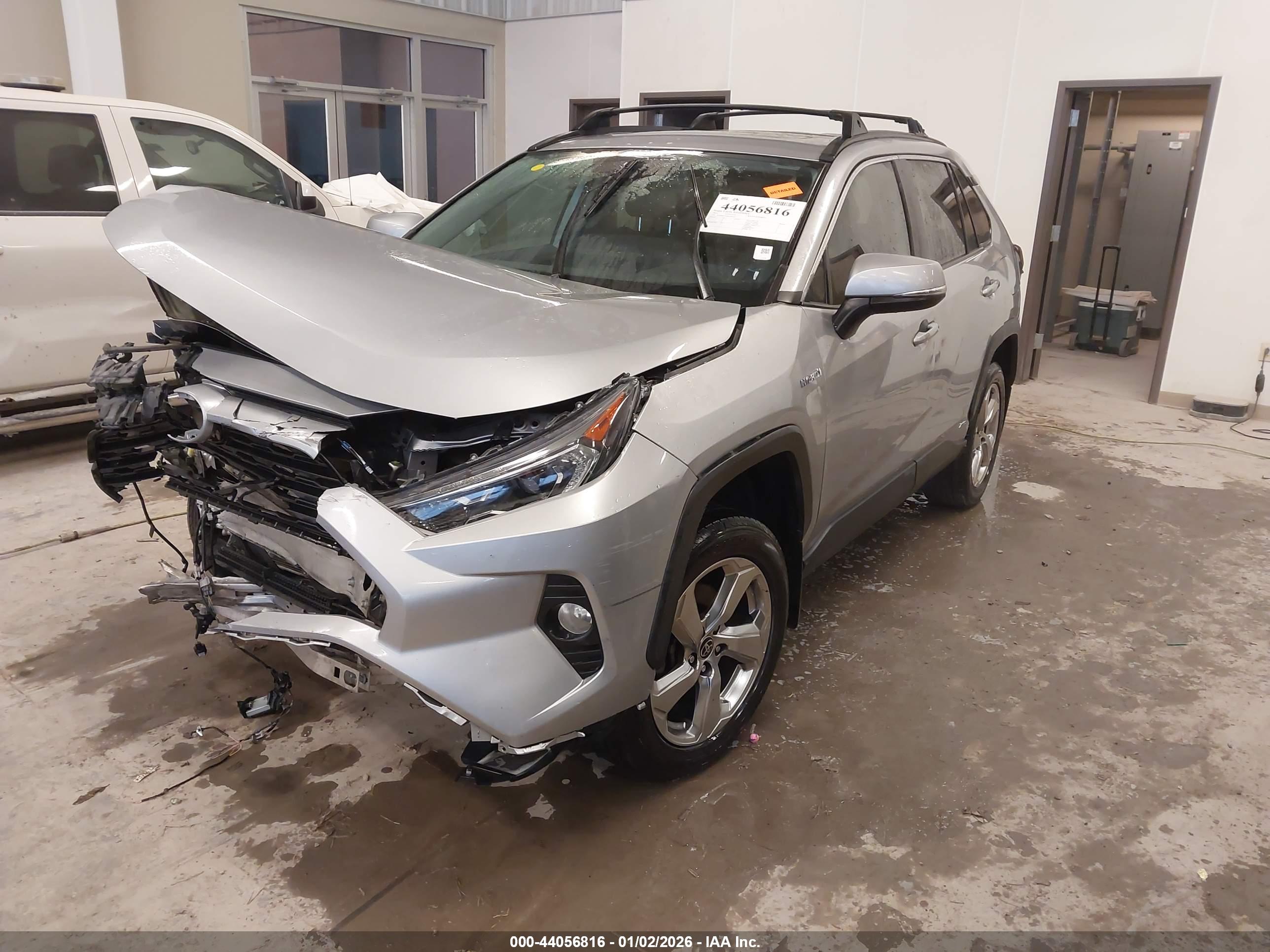 TOYOTA RAV4 image 2