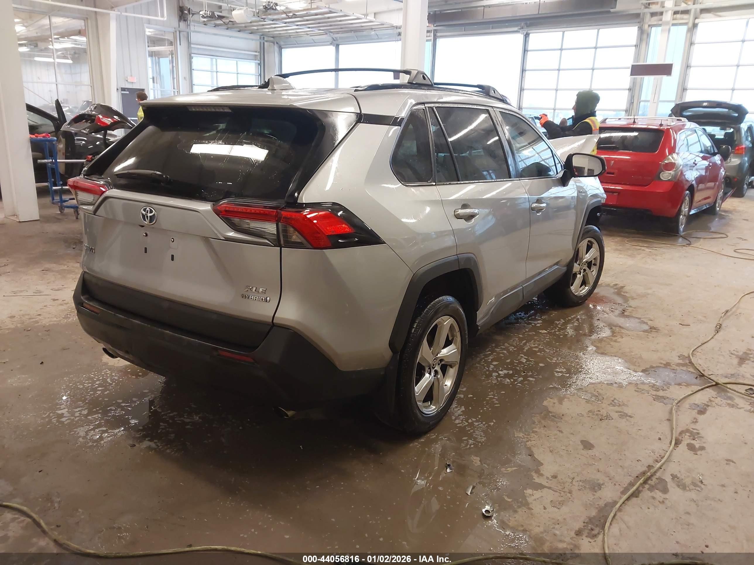 TOYOTA RAV4 image 4